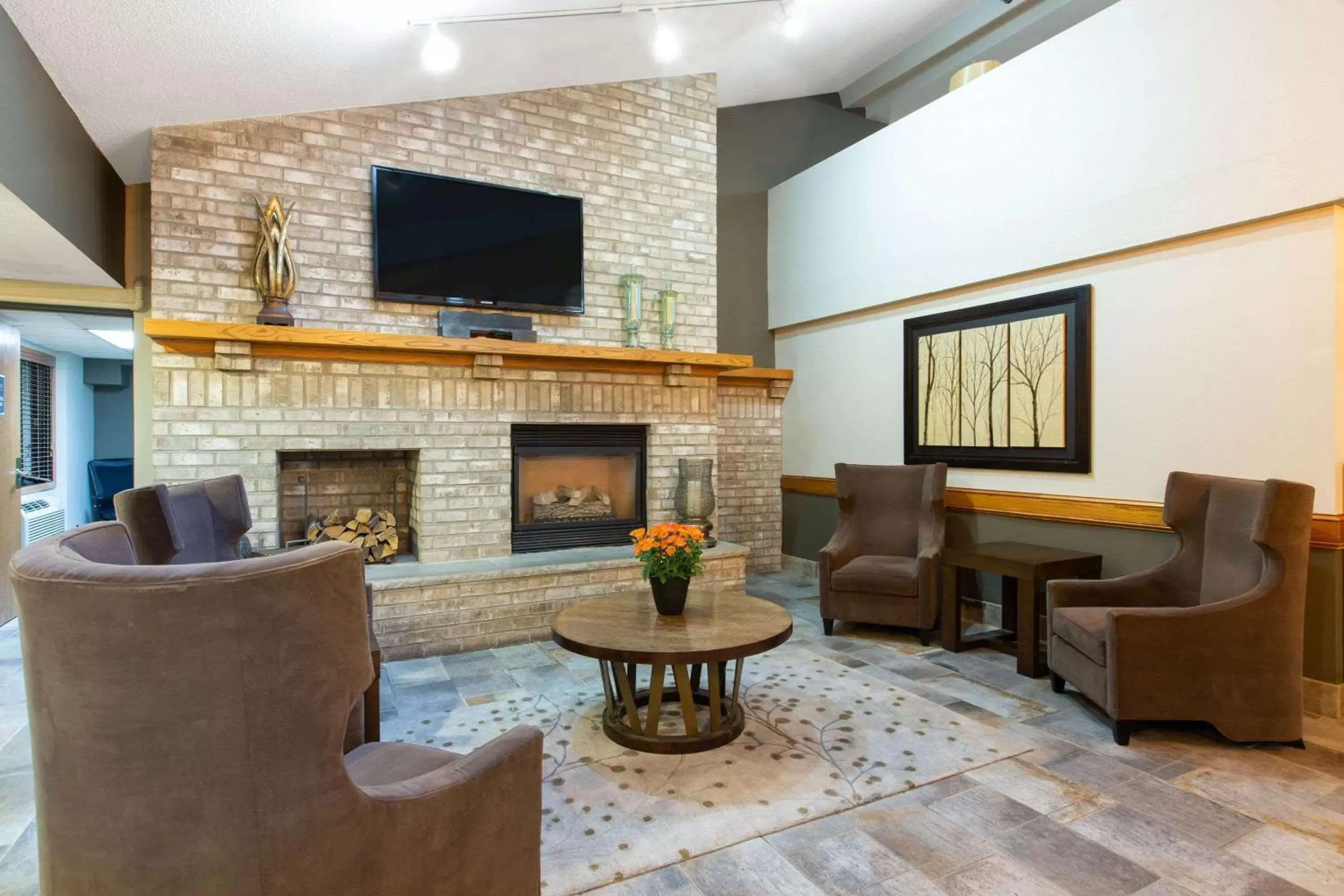 Lobby or reception, Seating Area in AmericInn by Wyndham Apple Valley