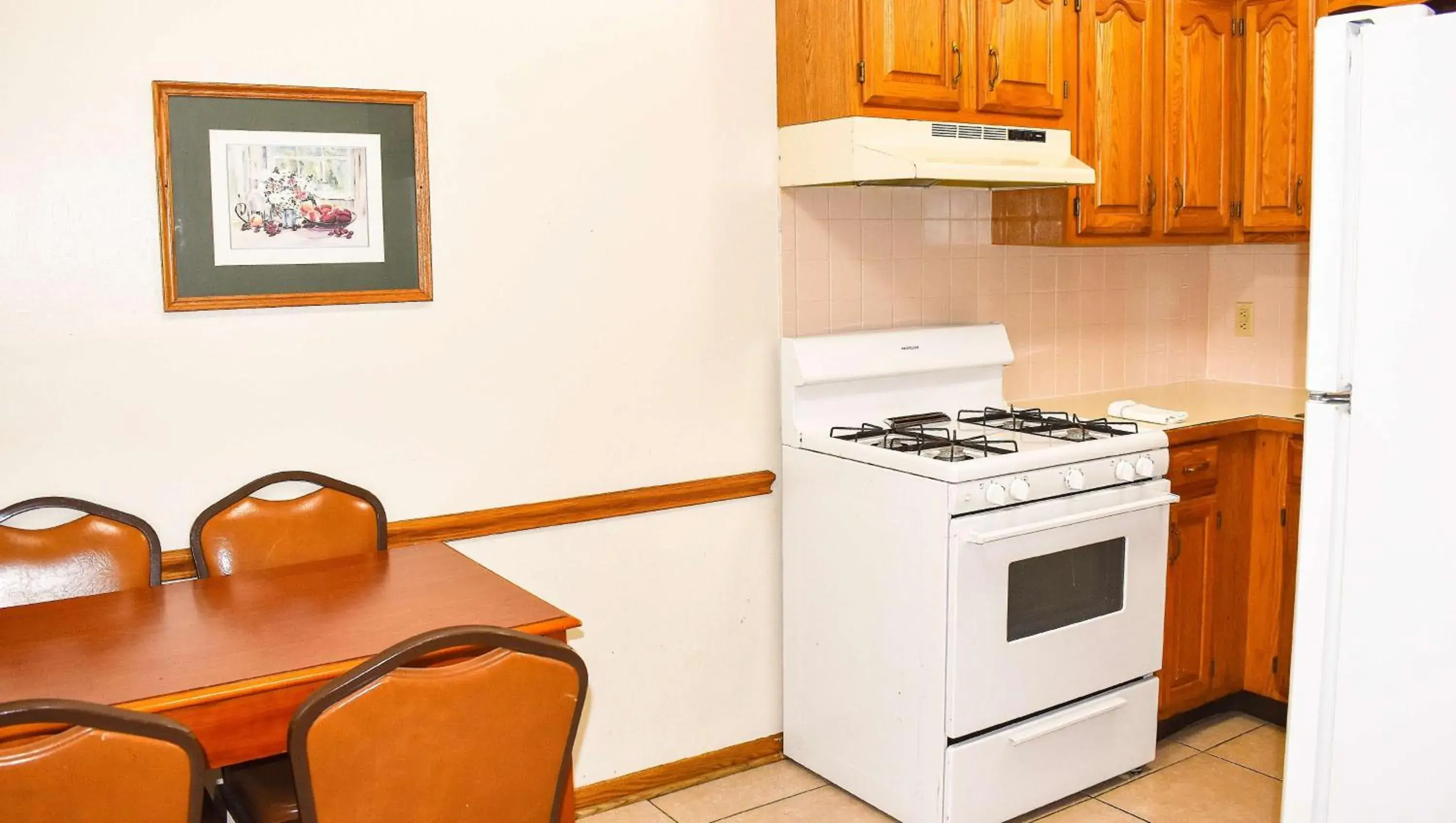 Kitchen or kitchenette, Kitchen/Kitchenette in Magnuson Hotel Extended Stay Canton Ohio