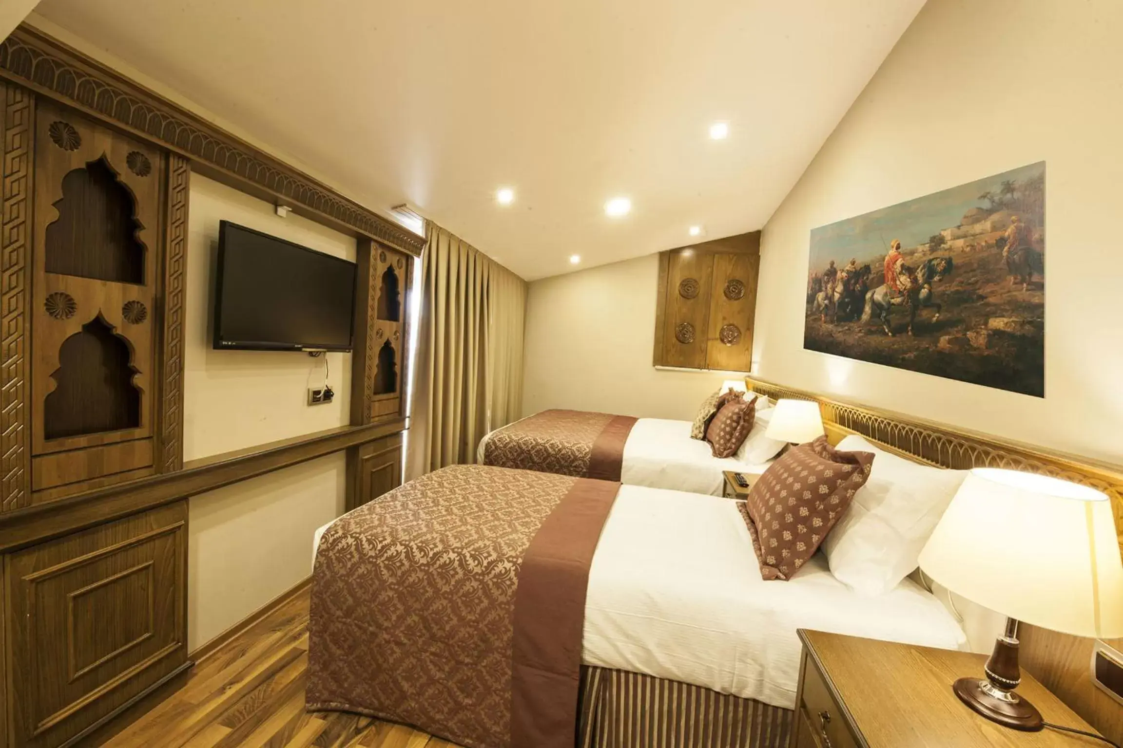 Bedroom, Bed in Hotel Ney