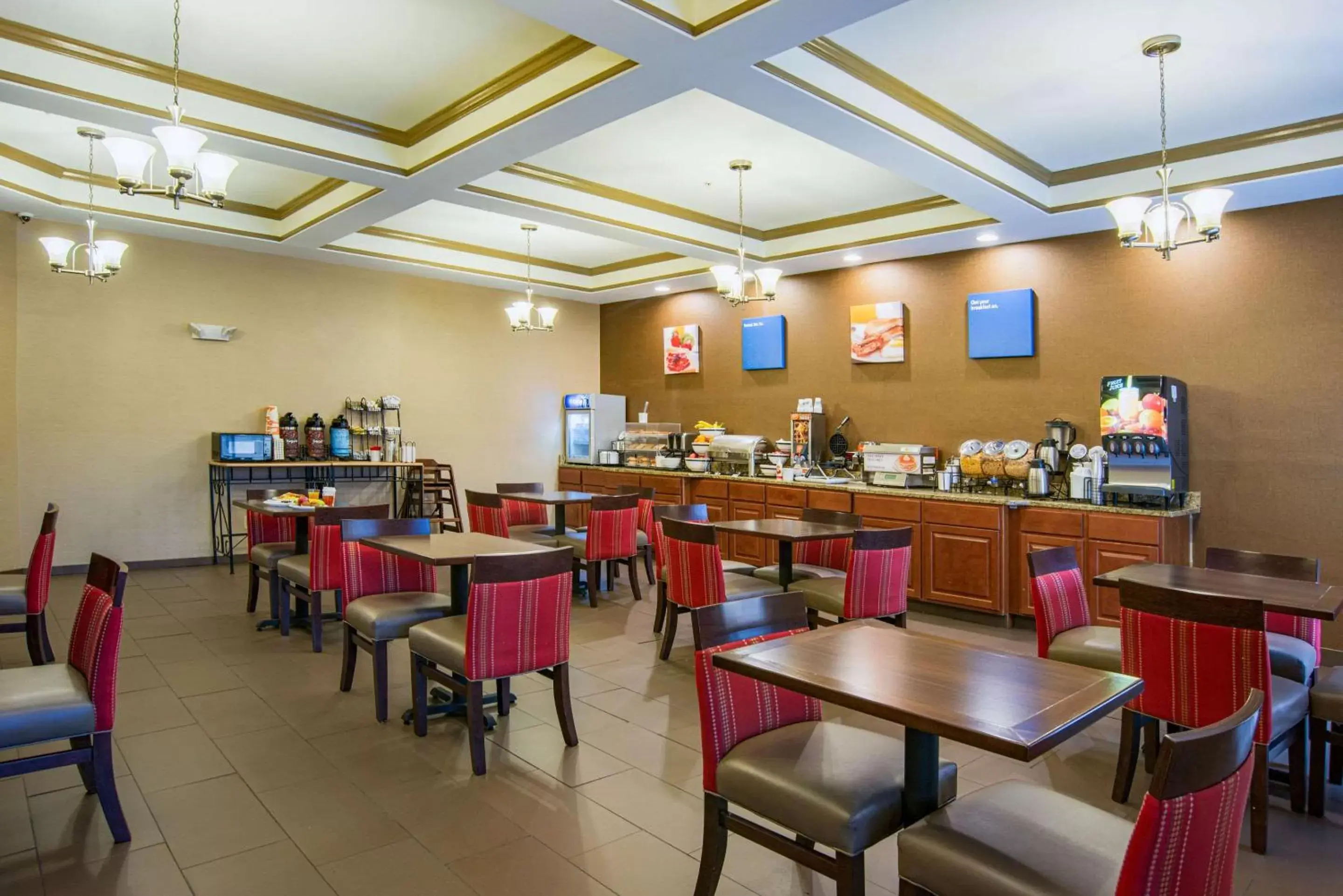 Restaurant/Places to Eat in Comfort Inn Naugatuck-Shelton, CT