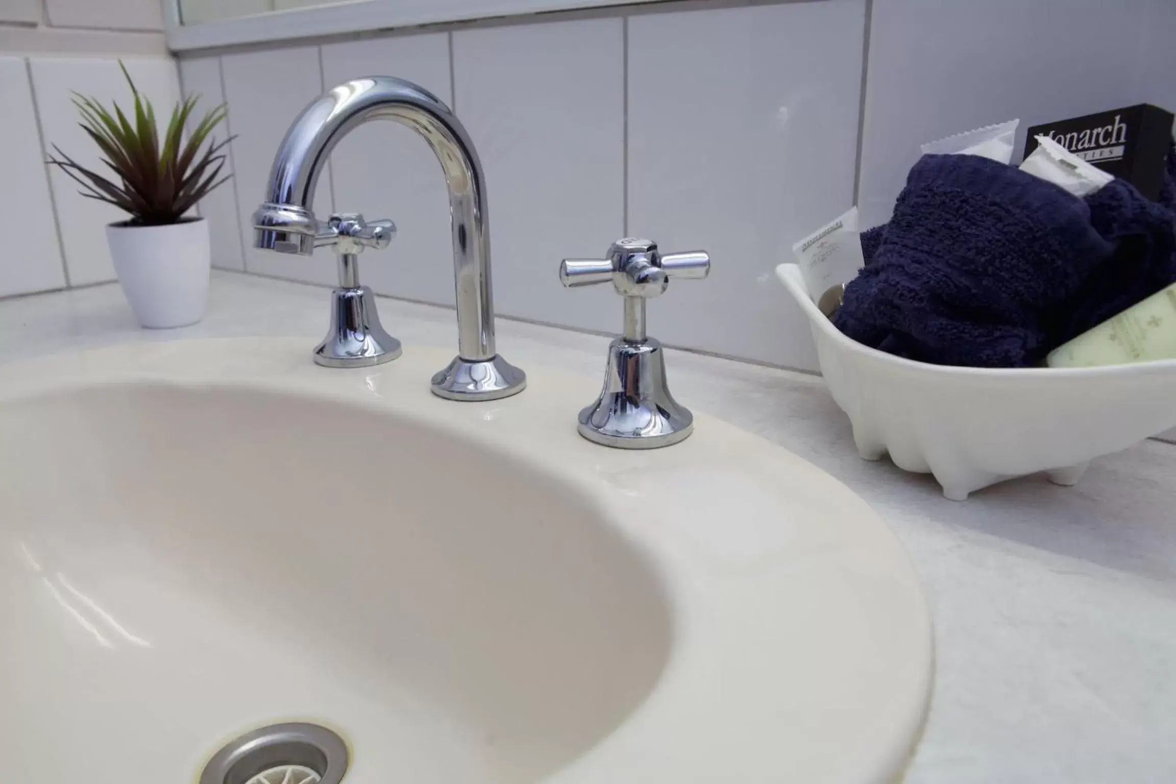 Bathroom in Paddlewheel Motel