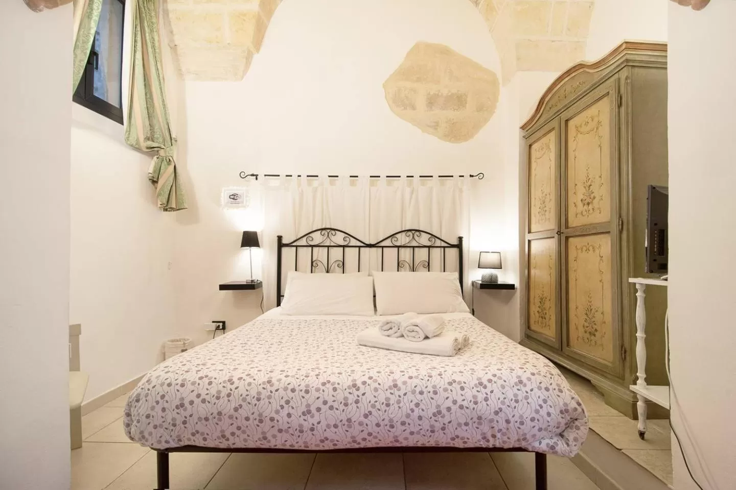 Double Room with Private Bathroom - single occupancy in Antiche Volte B&B