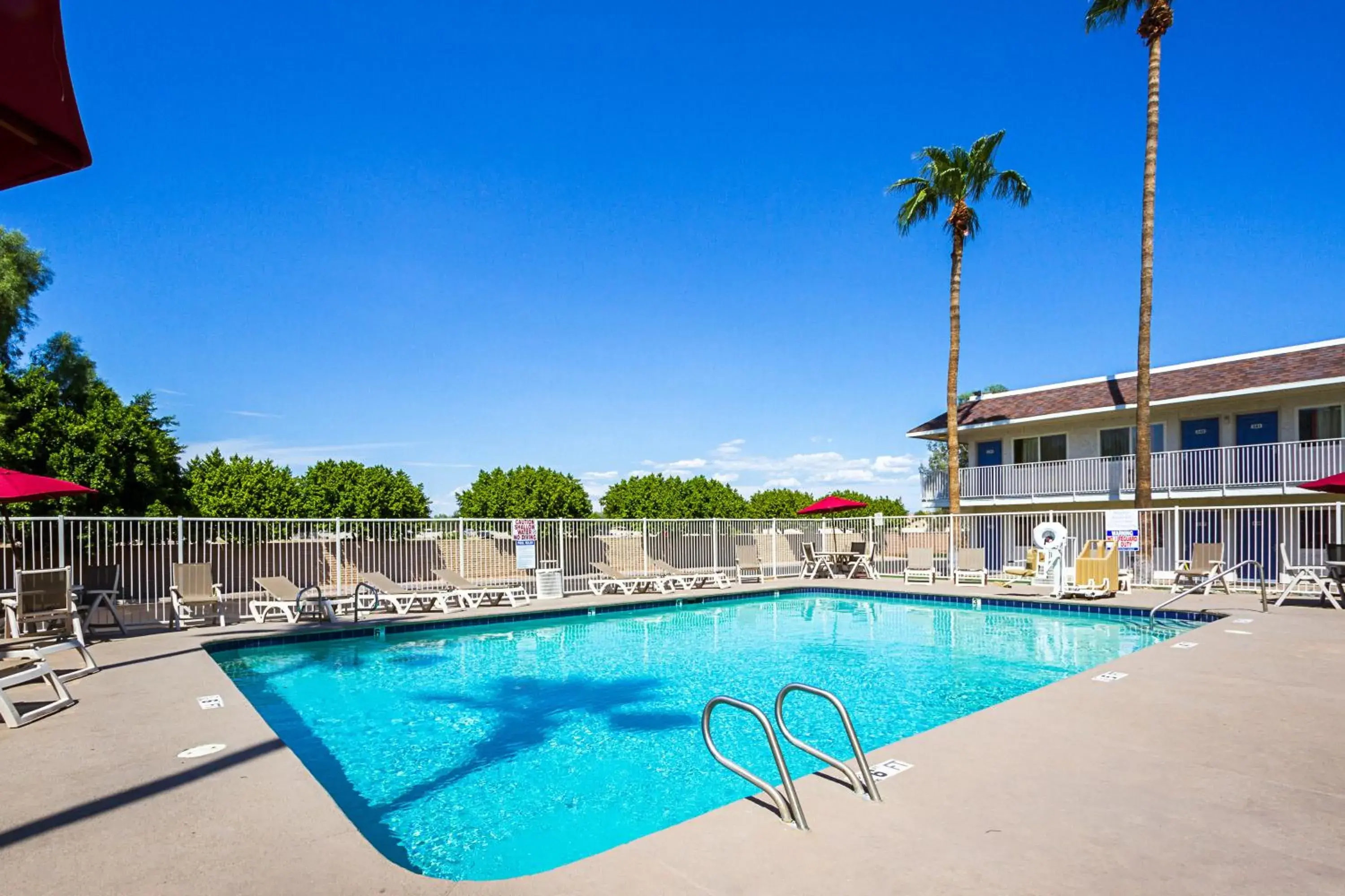 Swimming pool, Property Building in Motel 6 Mesa North