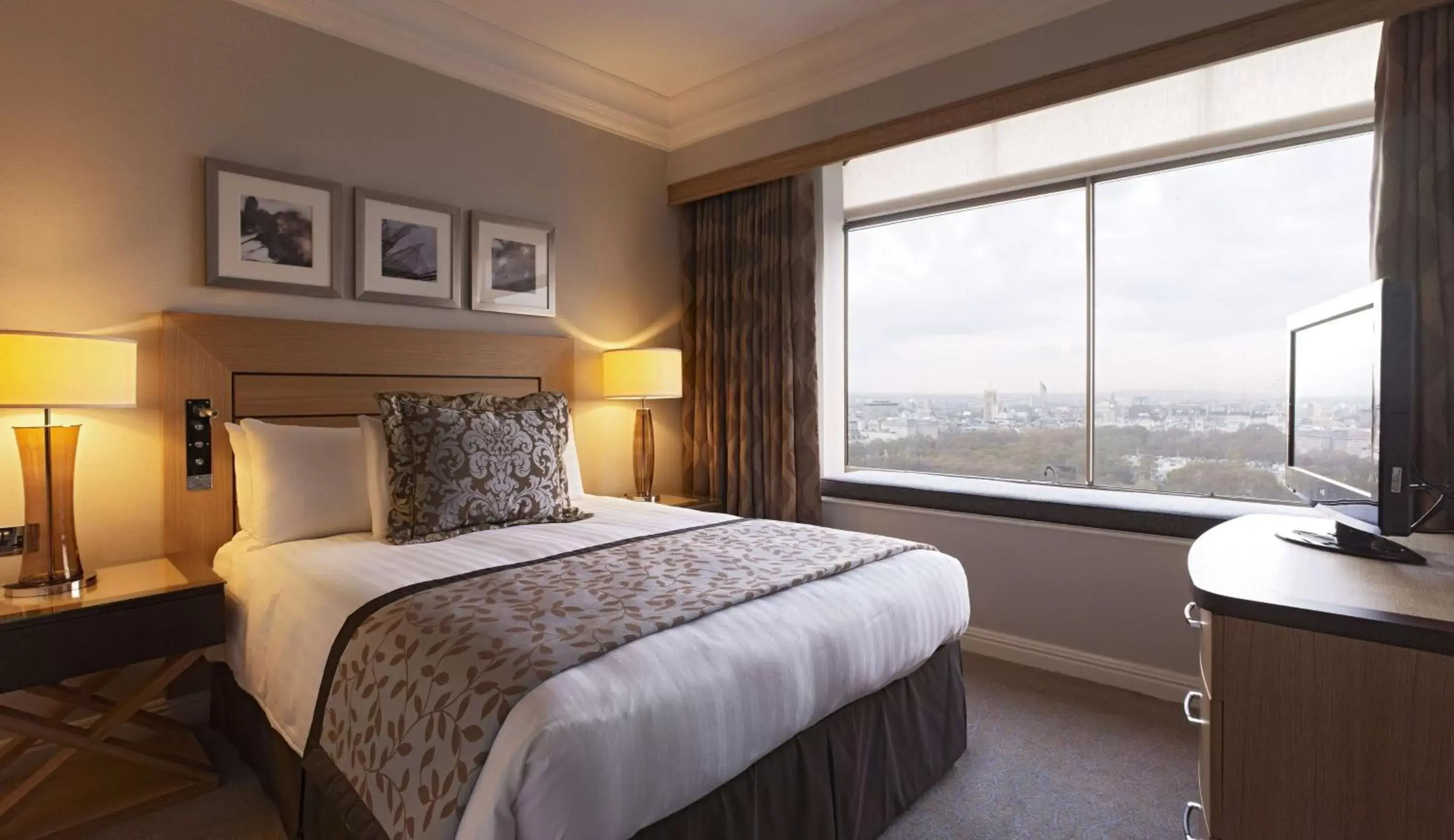 Bed in London Hilton on Park Lane
