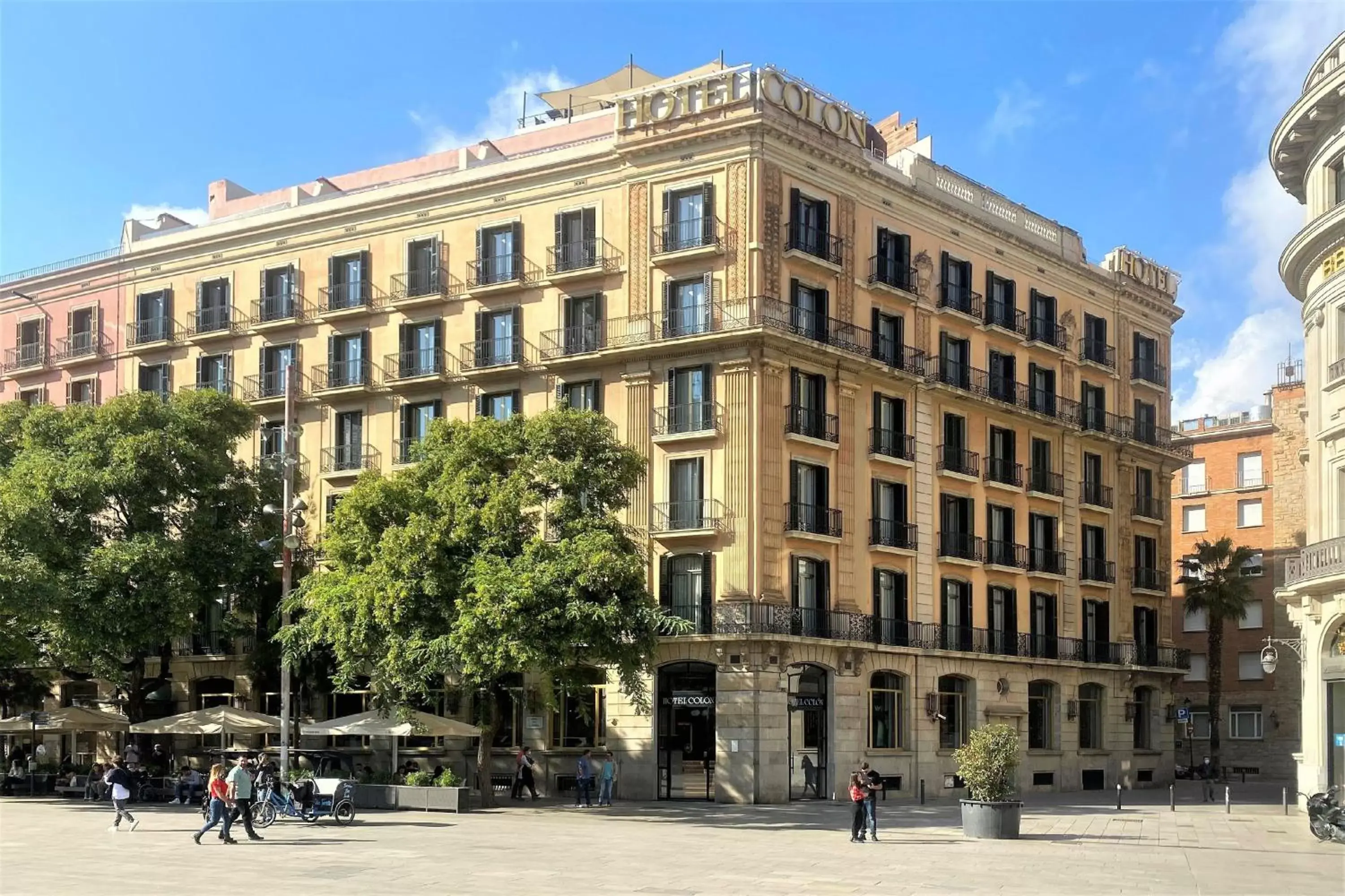 Facade/entrance, Property Building in Colón Hotel Barcelona