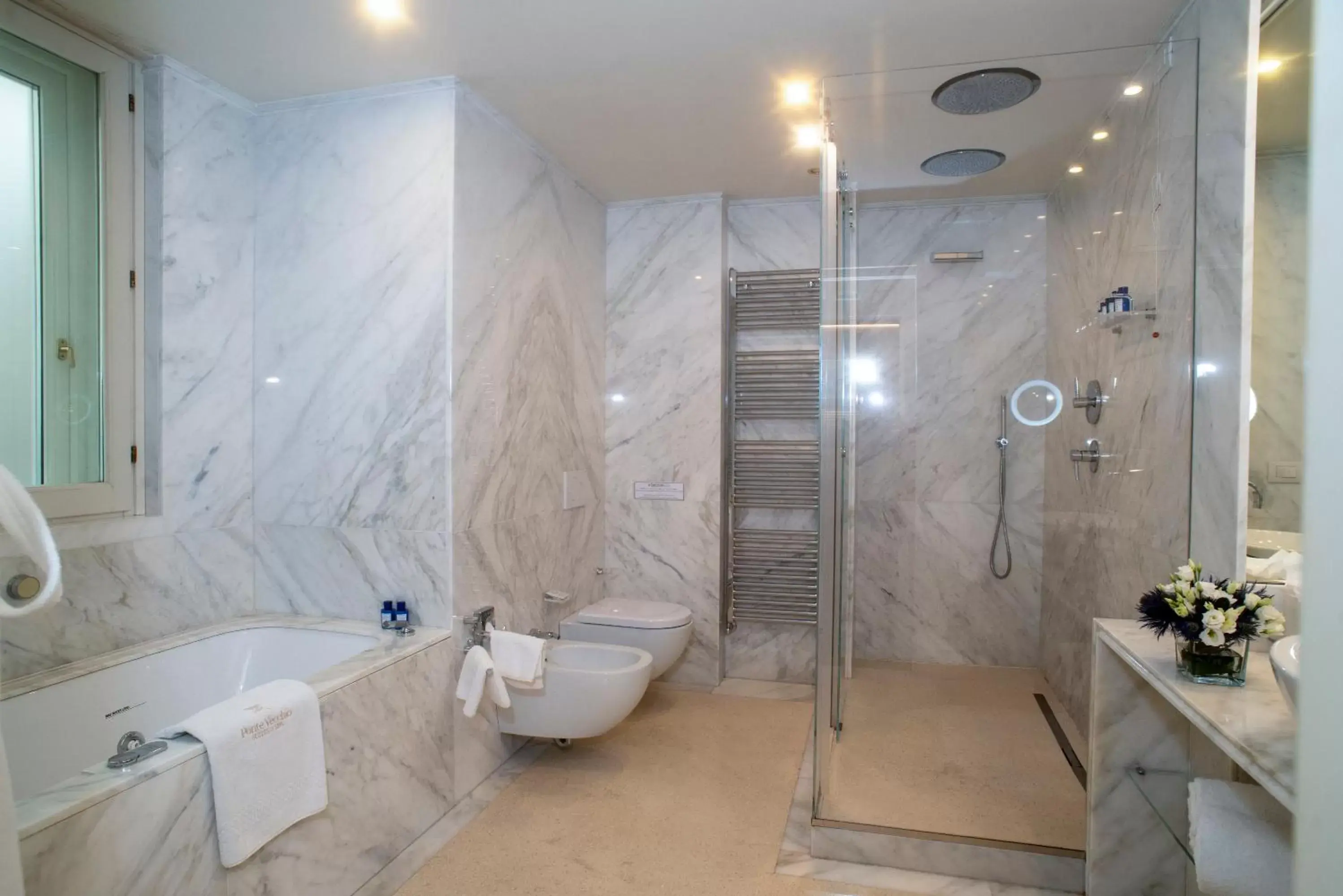 Bath, Bathroom in Ponte Vecchio Suites & Spa