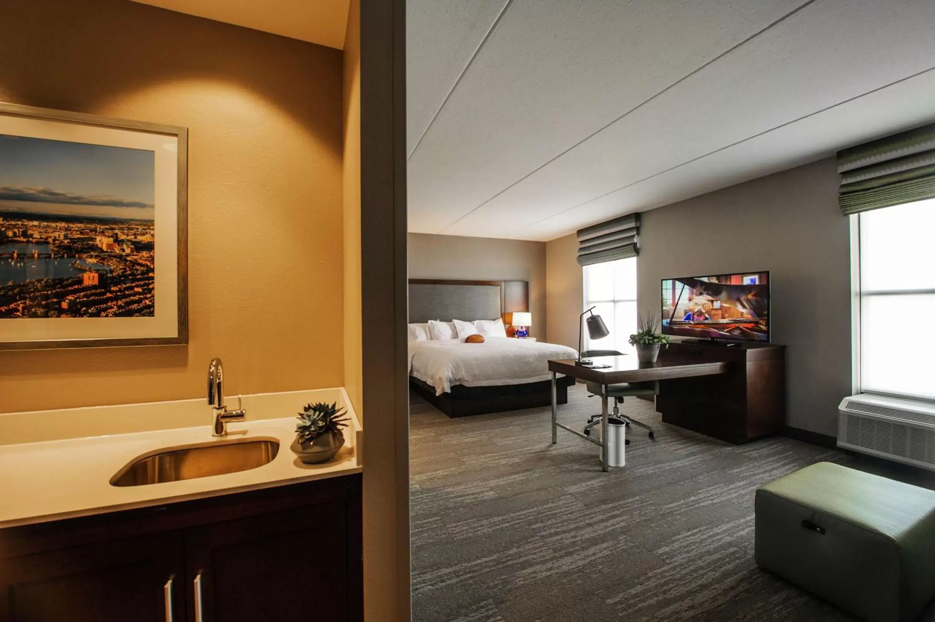 Bedroom in Hampton Inn & Suites/Foxborough/Mansfield