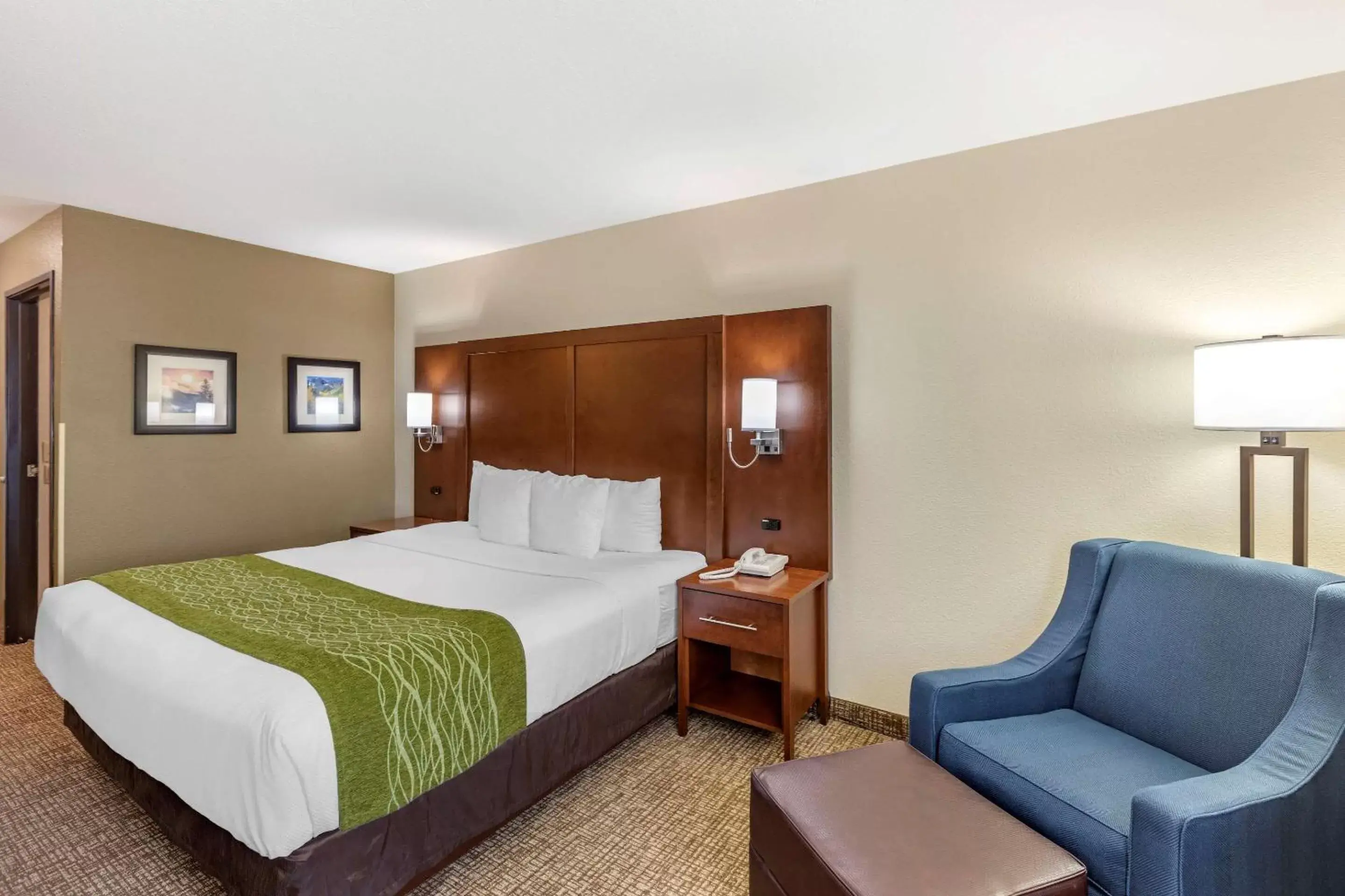 Photo of the whole room, Bed in Comfort Inn & Suites Greeley