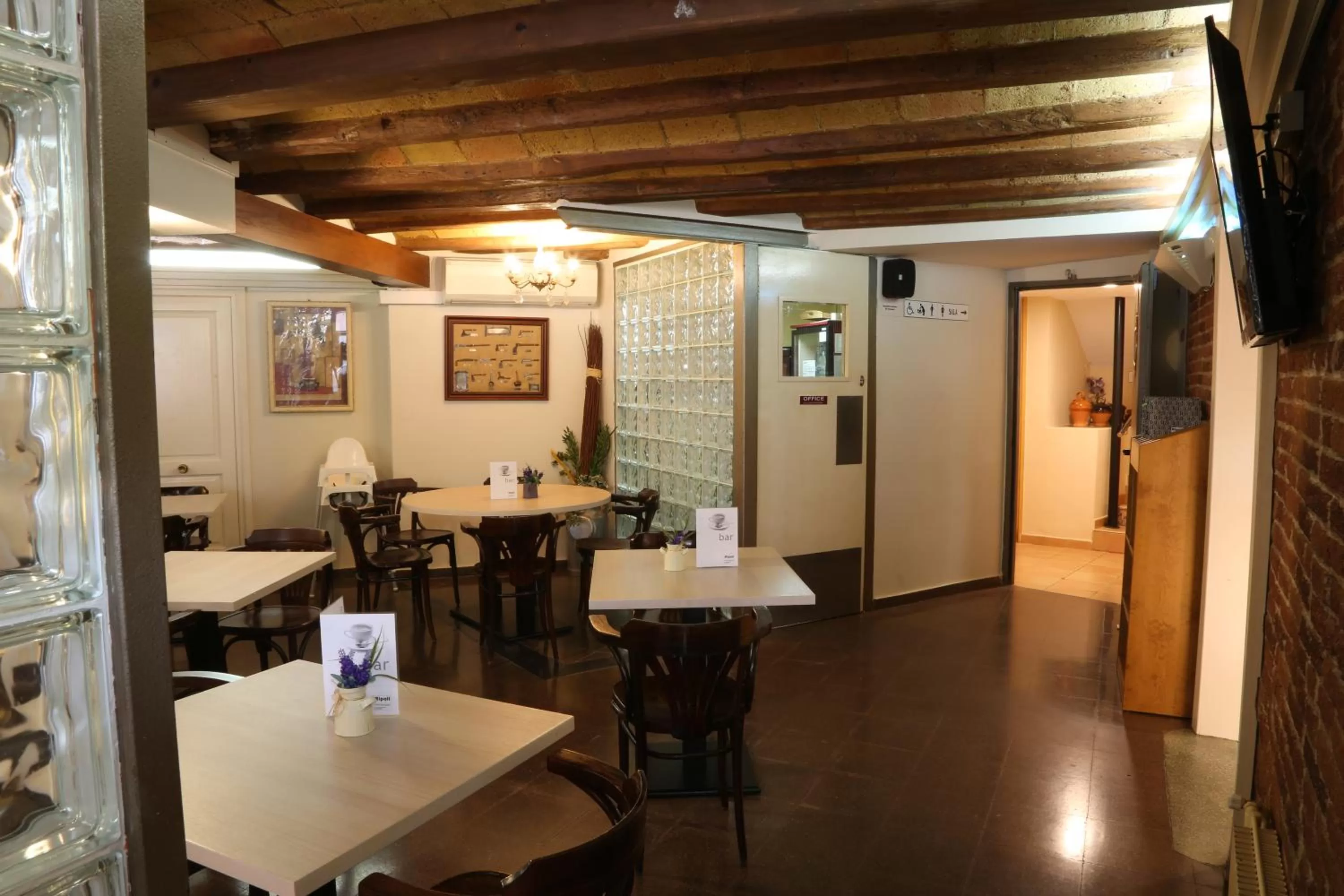 Restaurant/places to eat in Hotel Ripoll