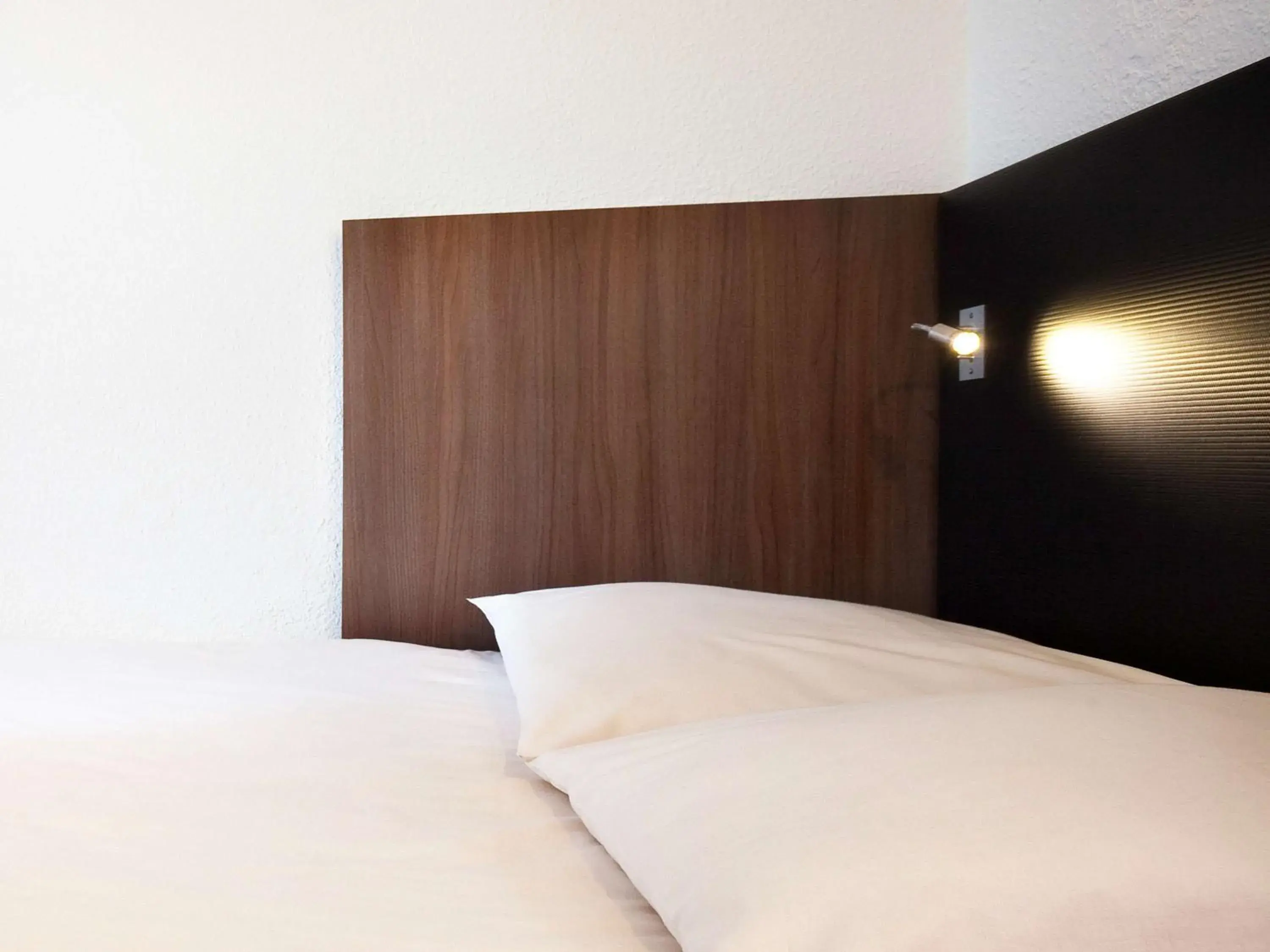 Photo of the whole room, Bed in Ibis Styles Paris Republique Hotel