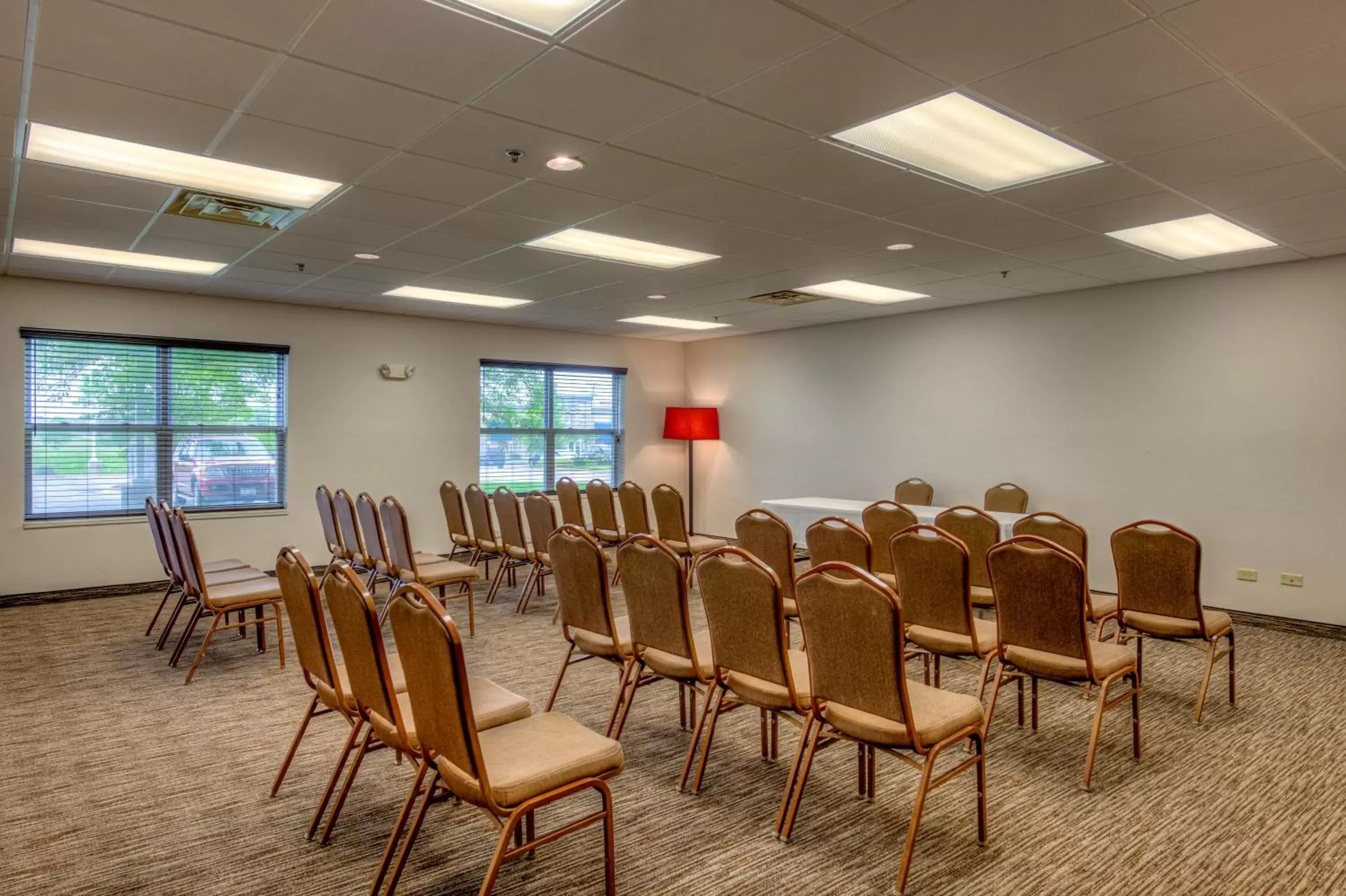 Business facilities in Country Inn & Suites by Radisson, Crystal Lake, IL