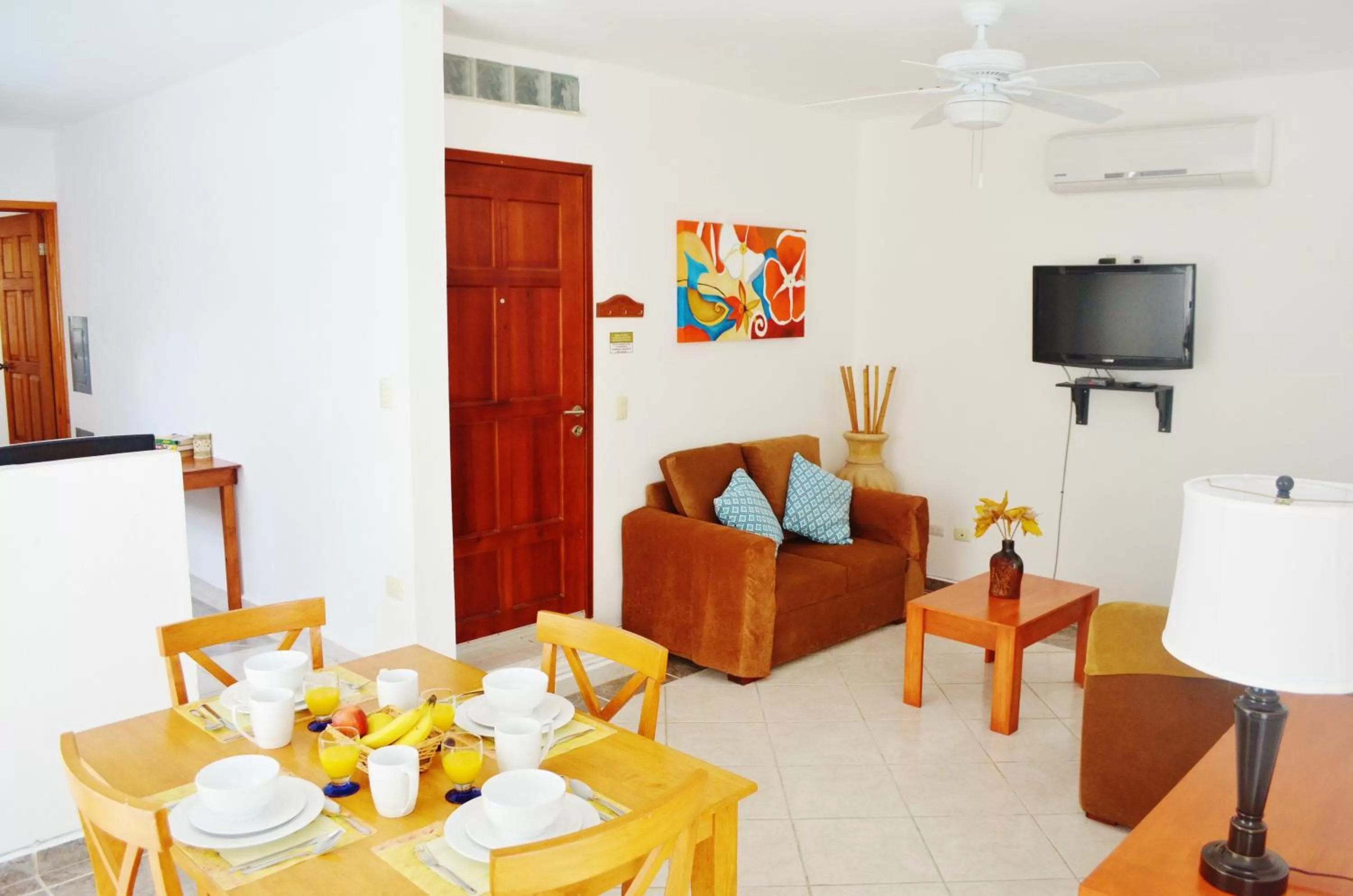 Dining area in Corales Suites