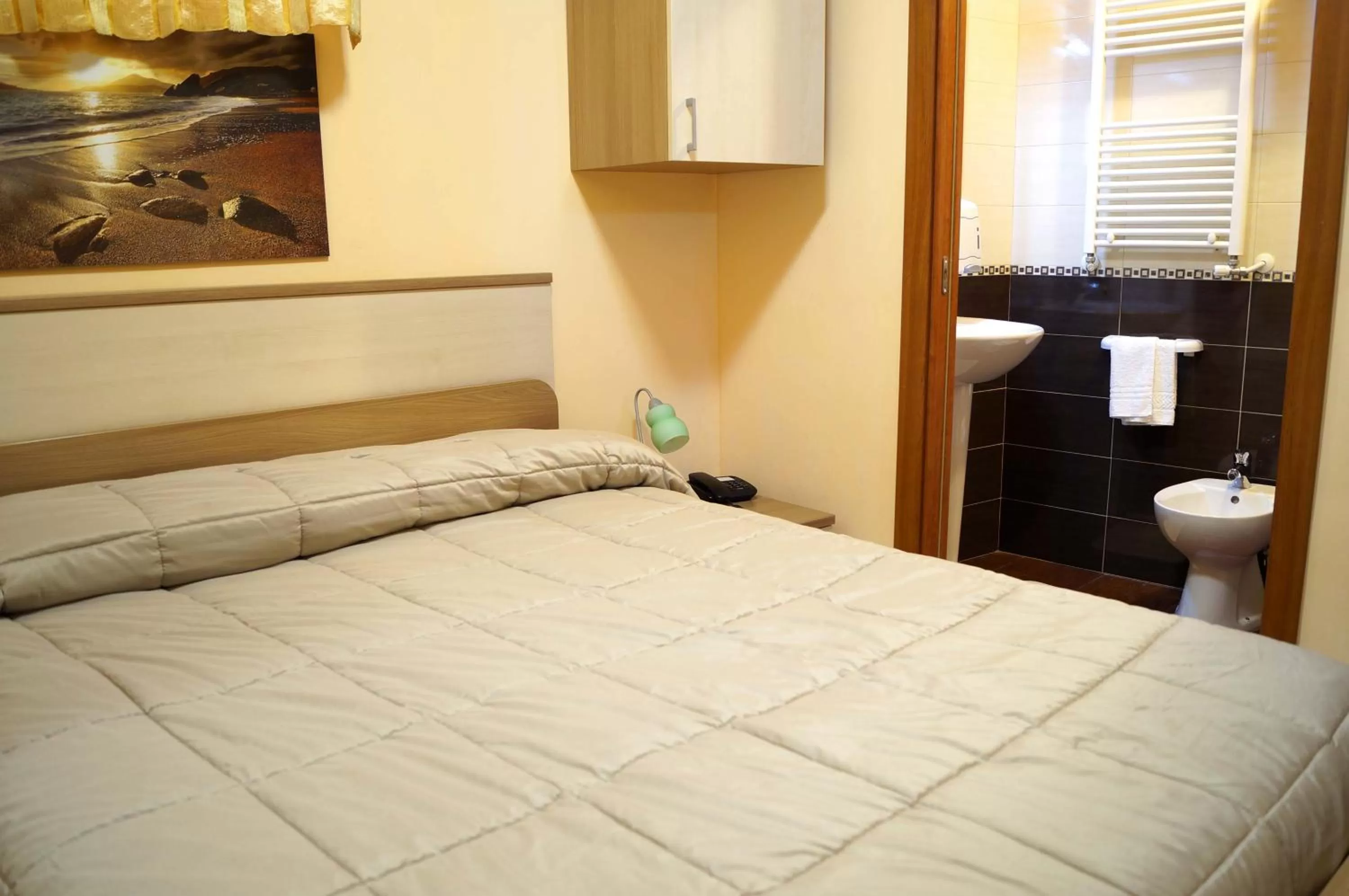 Decorative detail, Bed in Golden Dreams B&B