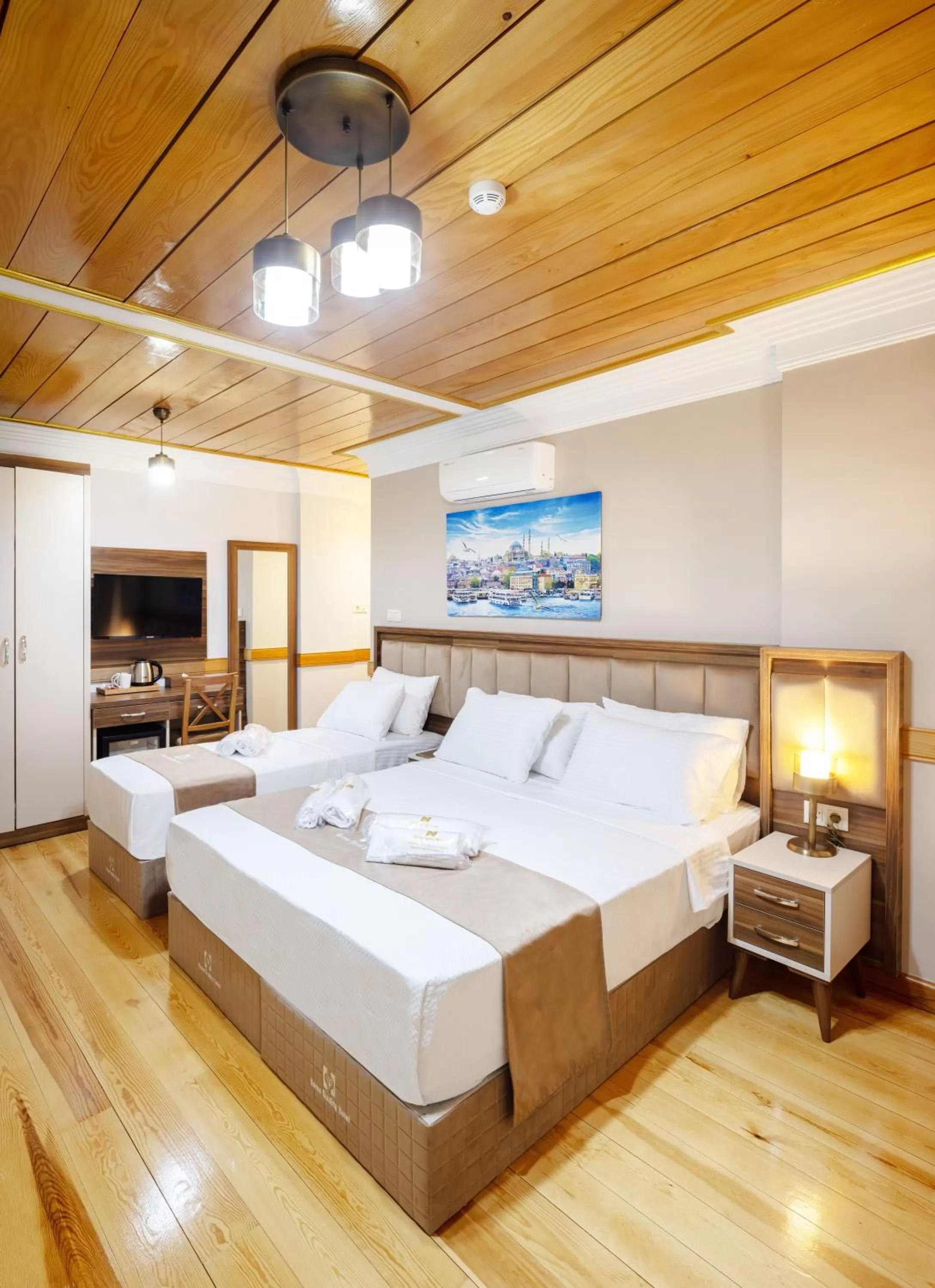 Living room, Bed in HOME QUALITY HOTEL