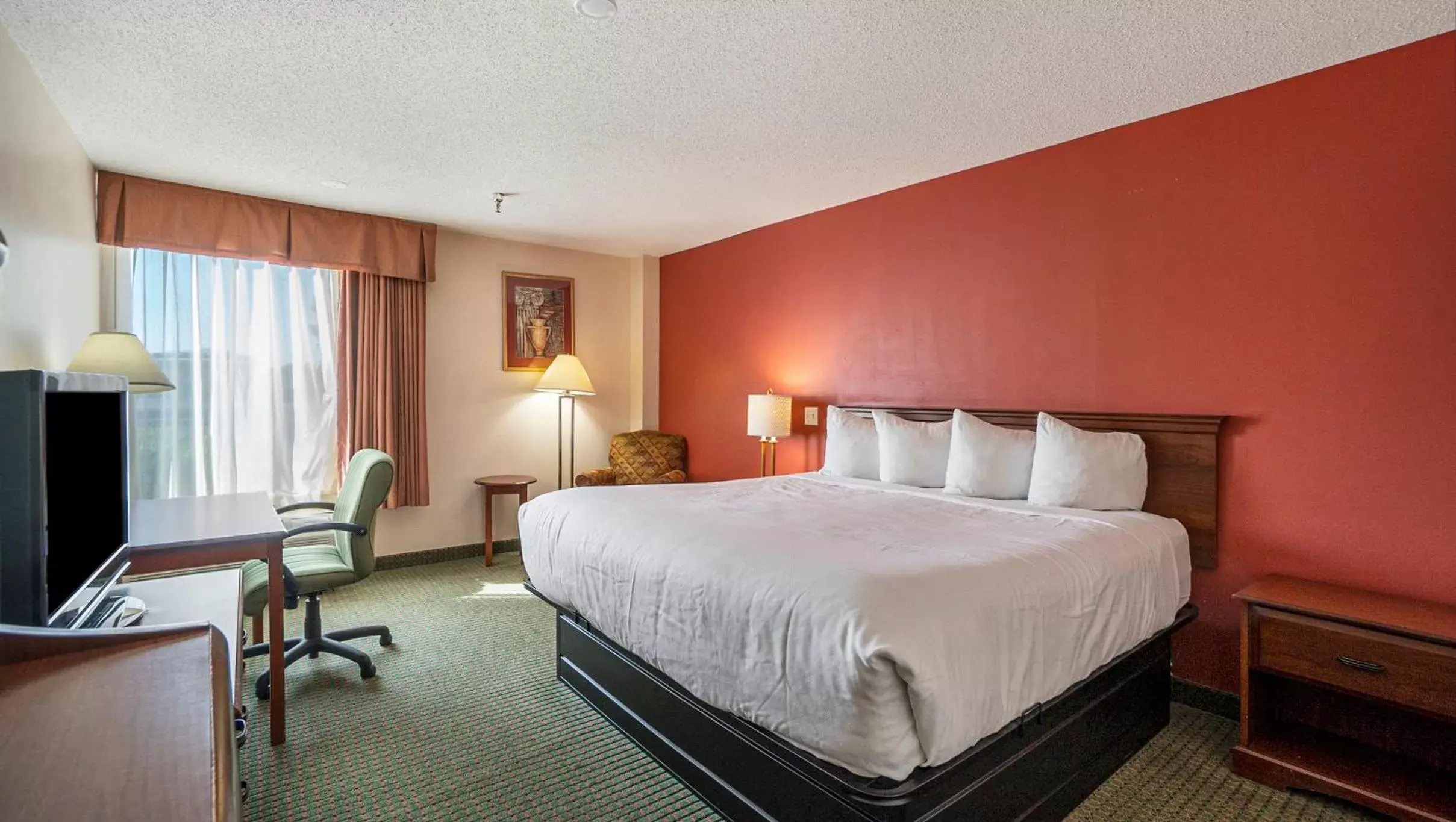 Bedroom, Bed in Days Inn & Suites by Wyndham Mt Pleasant