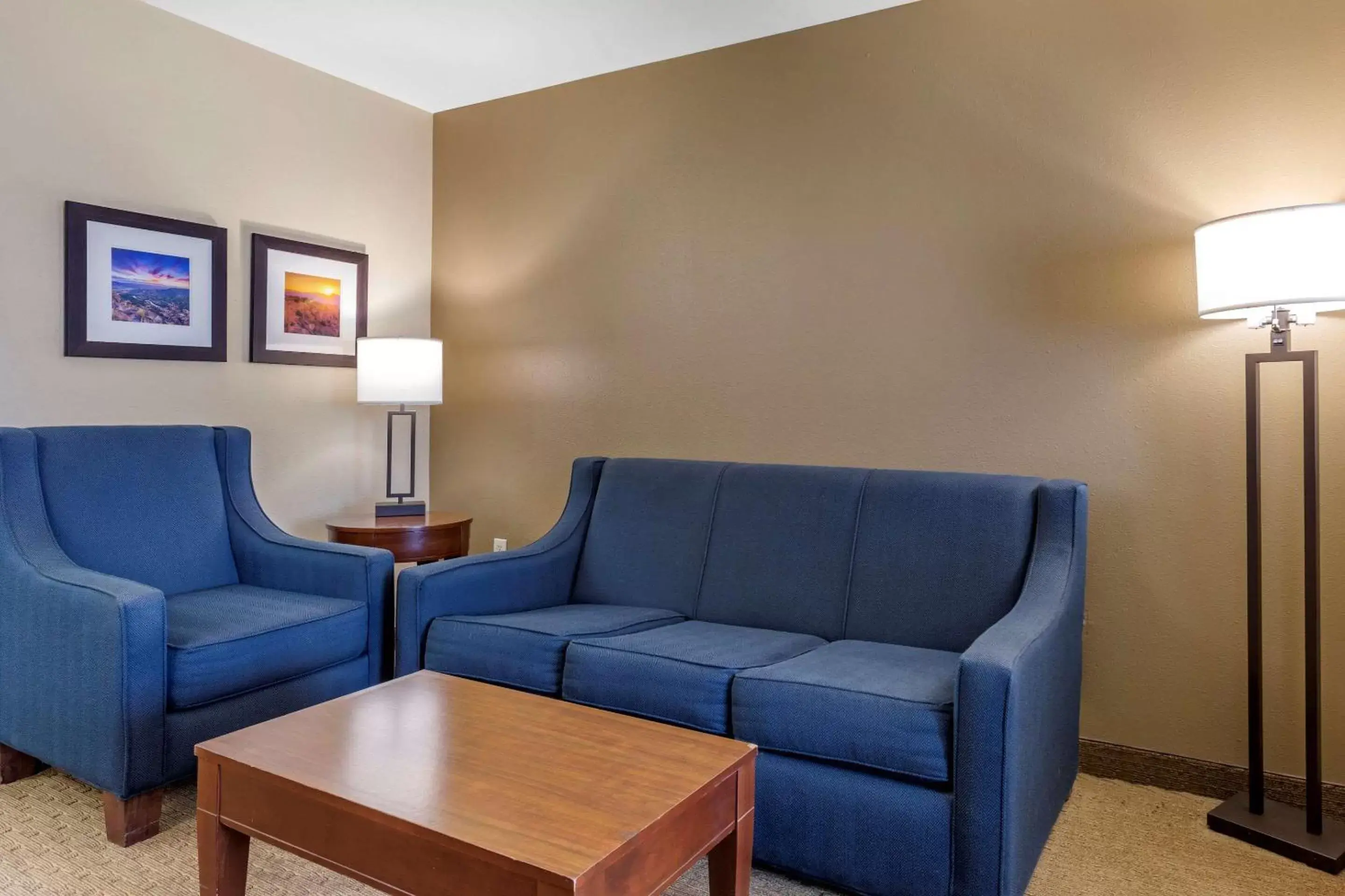 Photo of the whole room, Seating Area in Comfort Inn & Suites Los Alamos