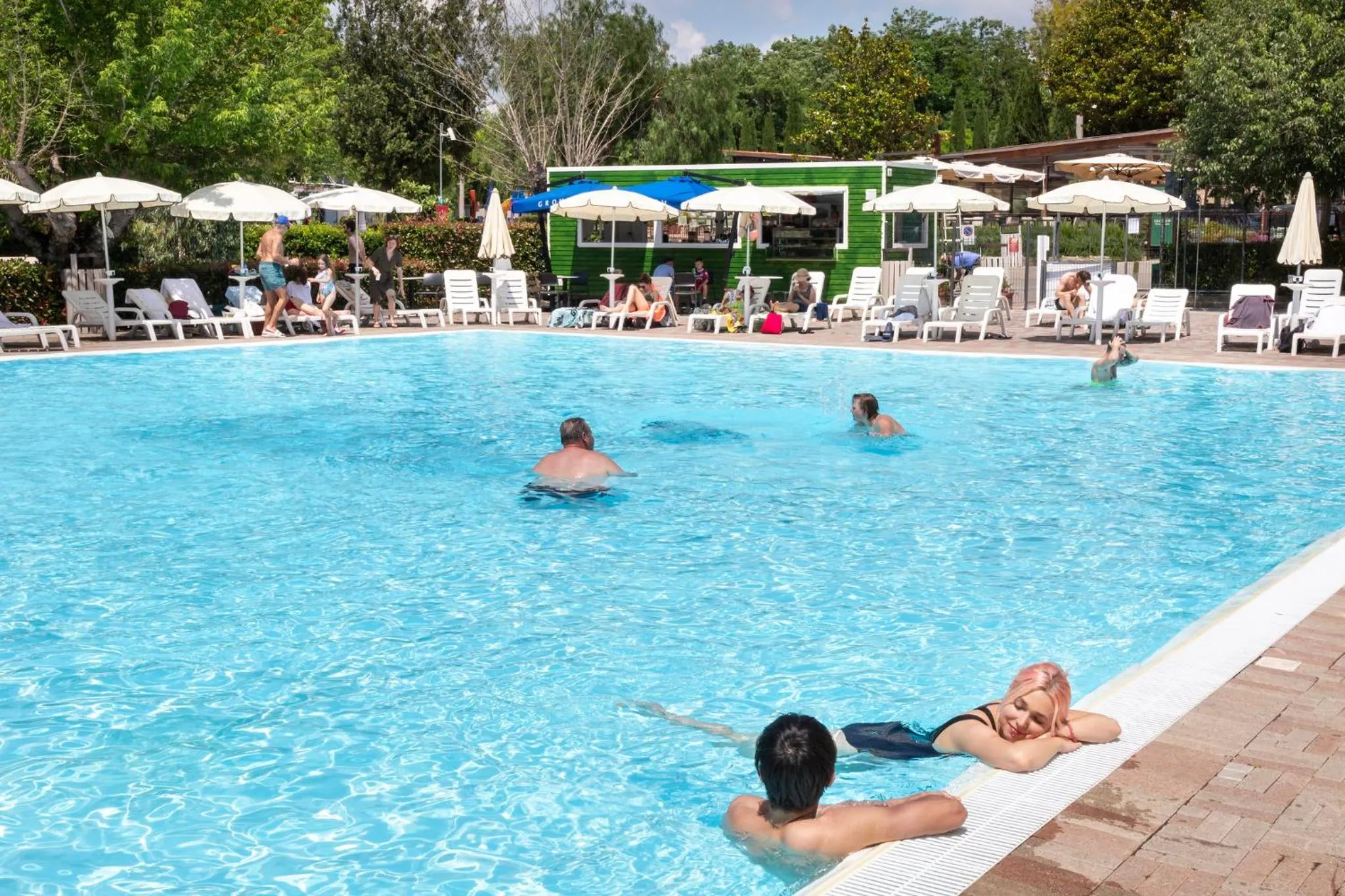 Swimming pool in hu Roma Camping In Town