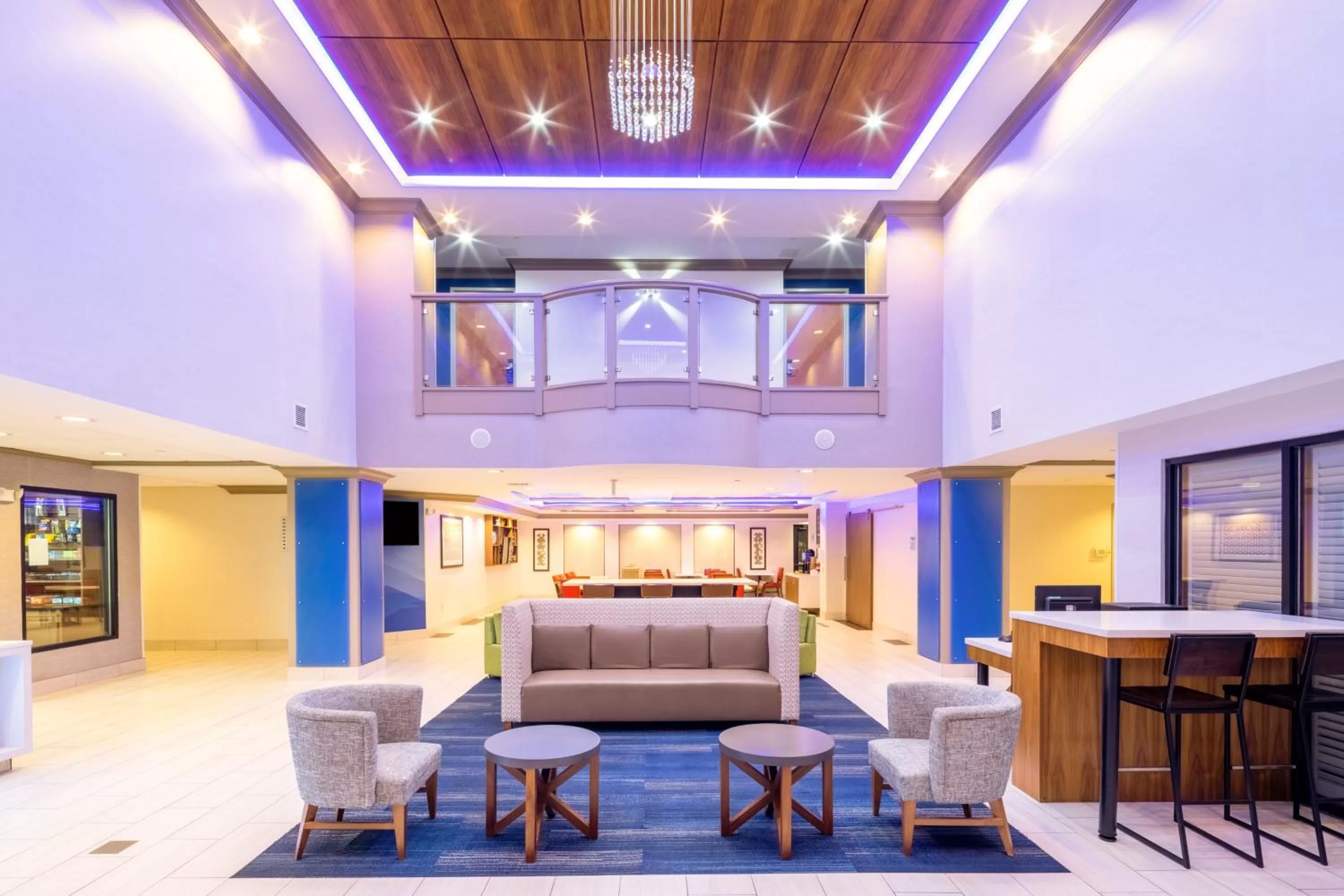Lobby or reception in Holiday Inn Express - Coventry S - West Warwick Area by IHG