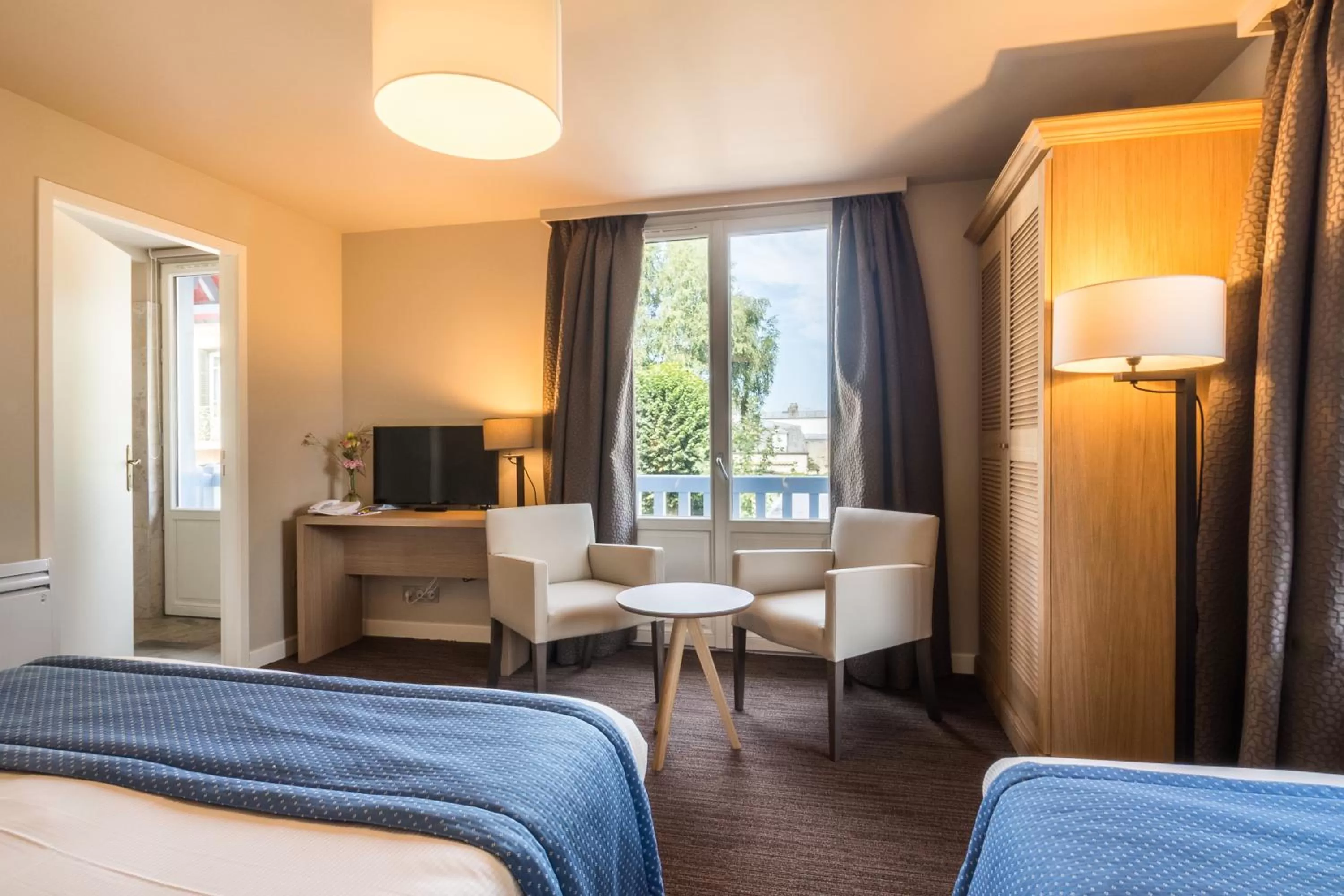 Seating area, Bed in Villa Odette