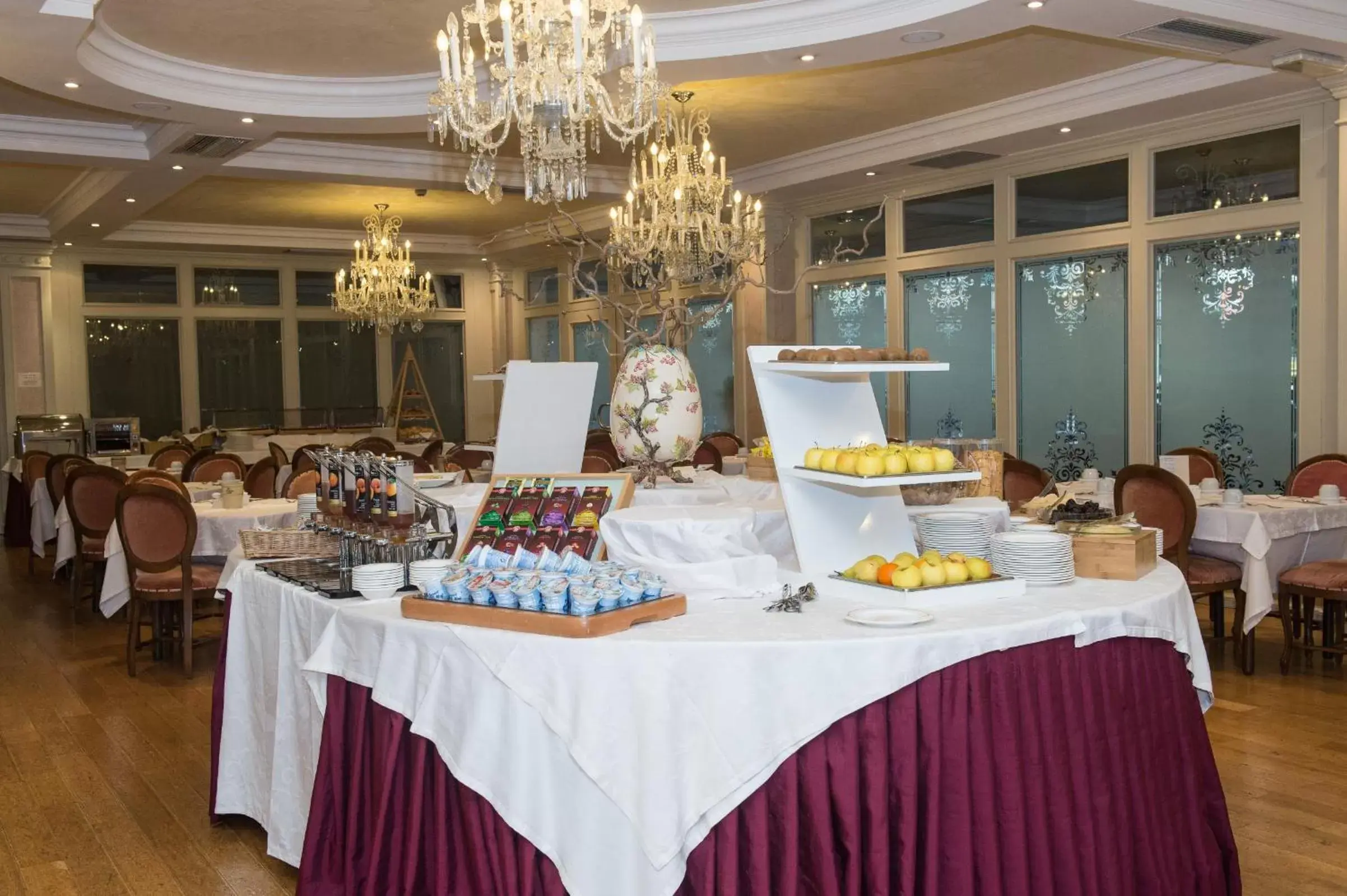 Breakfast, Restaurant/Places to Eat in Grand Hotel Liberty