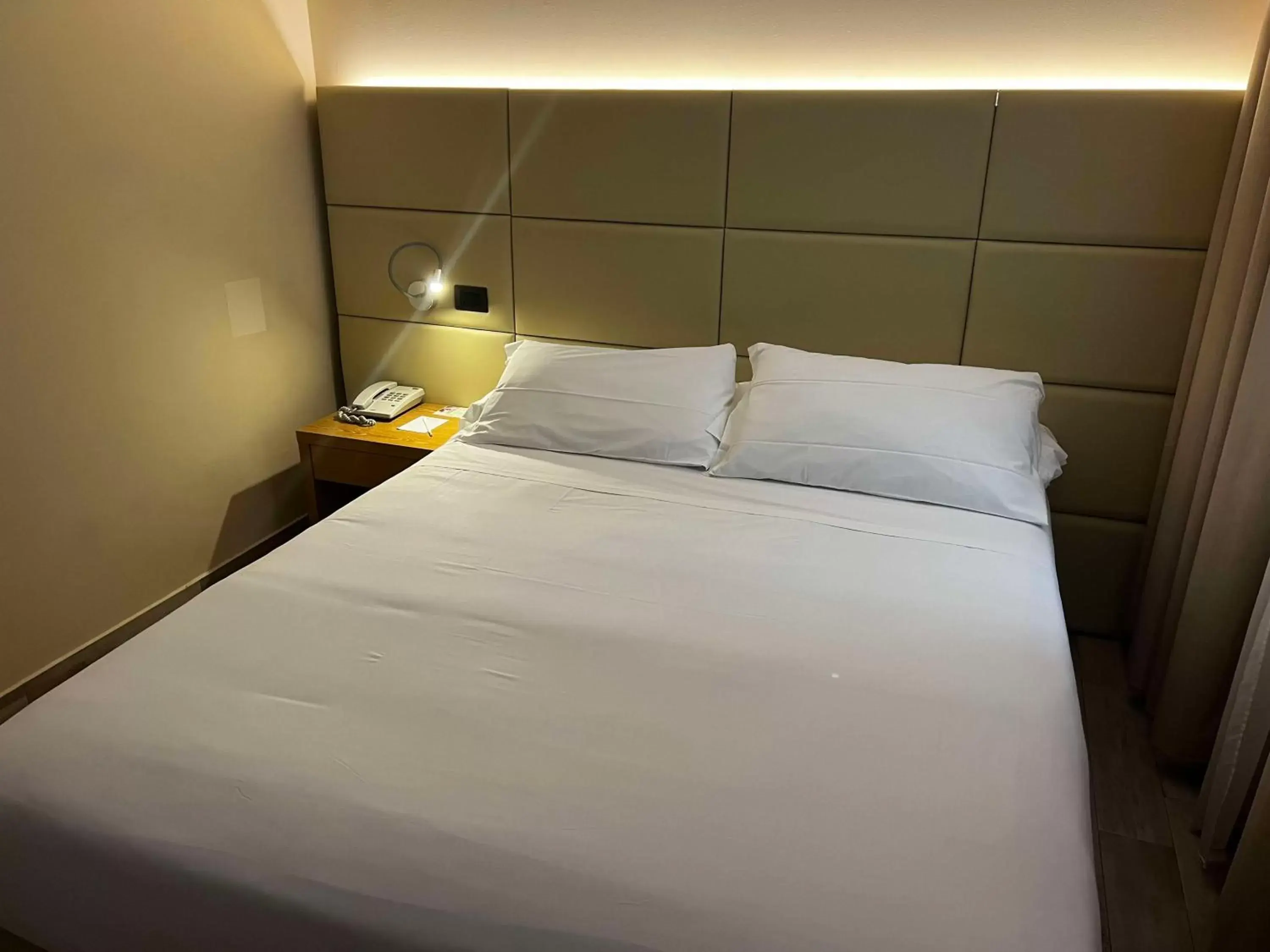 Bedroom, Bed in Best Western Cavalieri Della Corona Bedroom, Bed in Best Western Cavalieri Della Corona