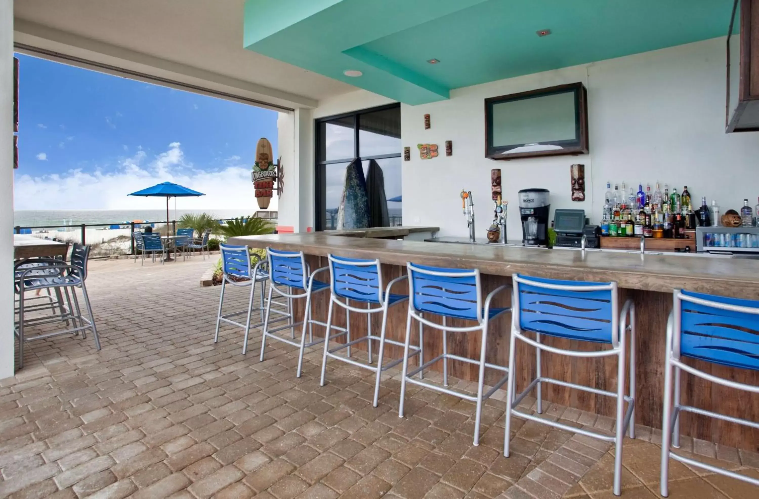 Pool view, Lounge/Bar in Hampton Inn & Suites - Orange Beach