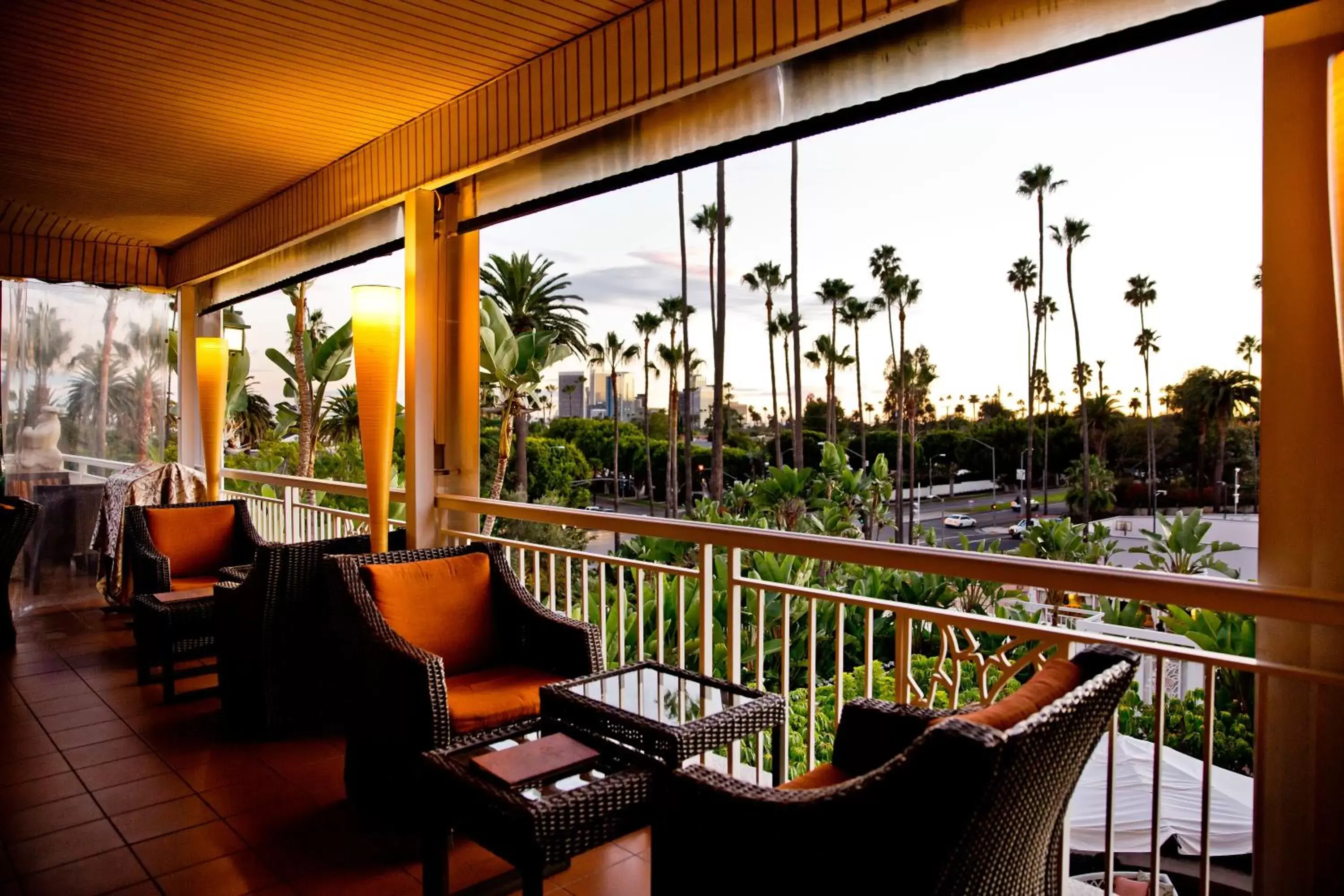Lounge or bar in The Beverly Hills Hotel - Dorchester Collection