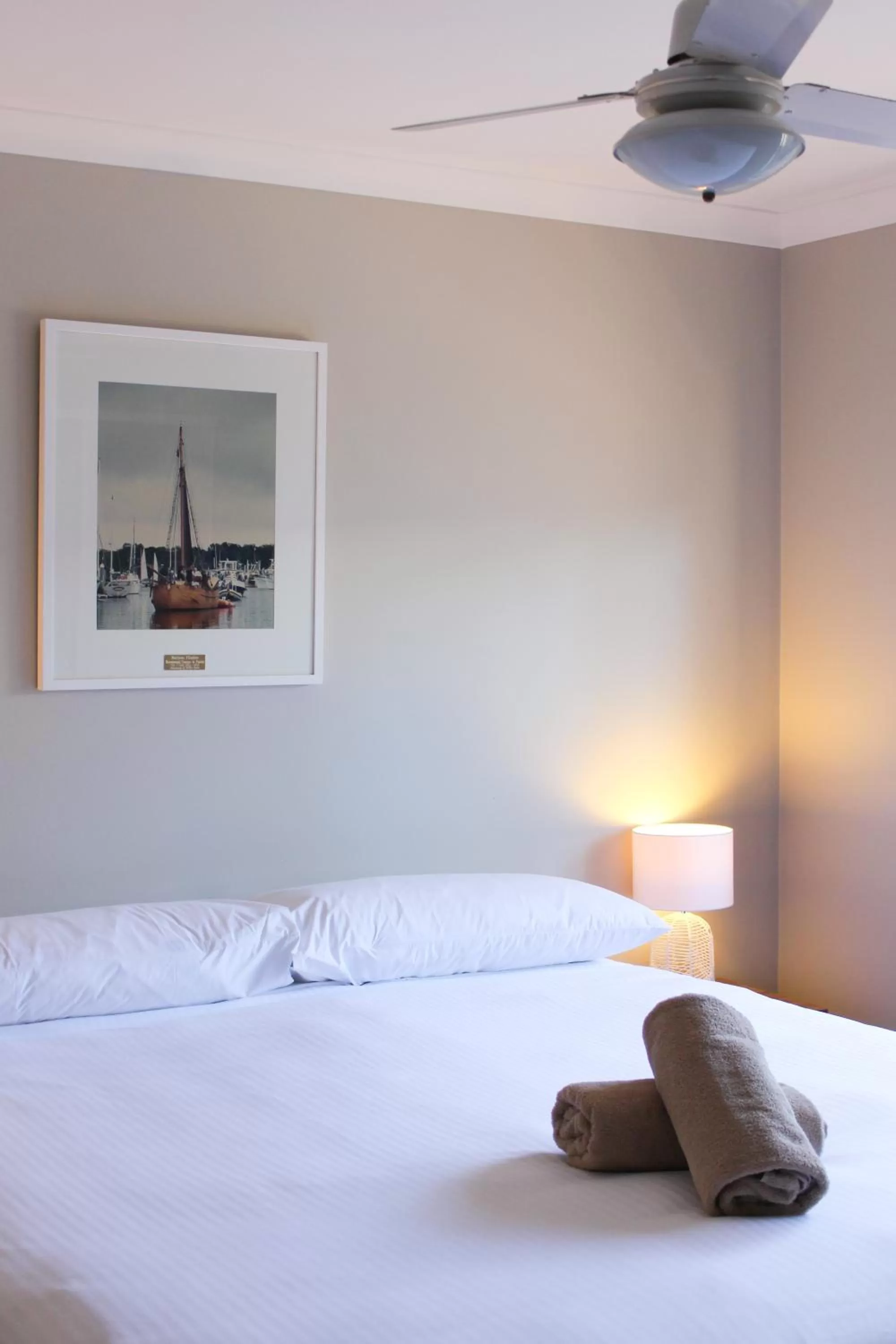 Bed in Yamba Twin Pines Motel