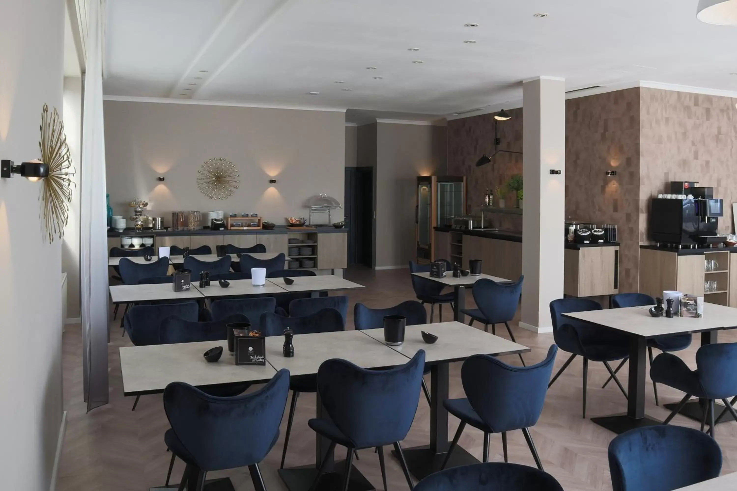 Restaurant/Places to Eat in Arthotel ANA Aura