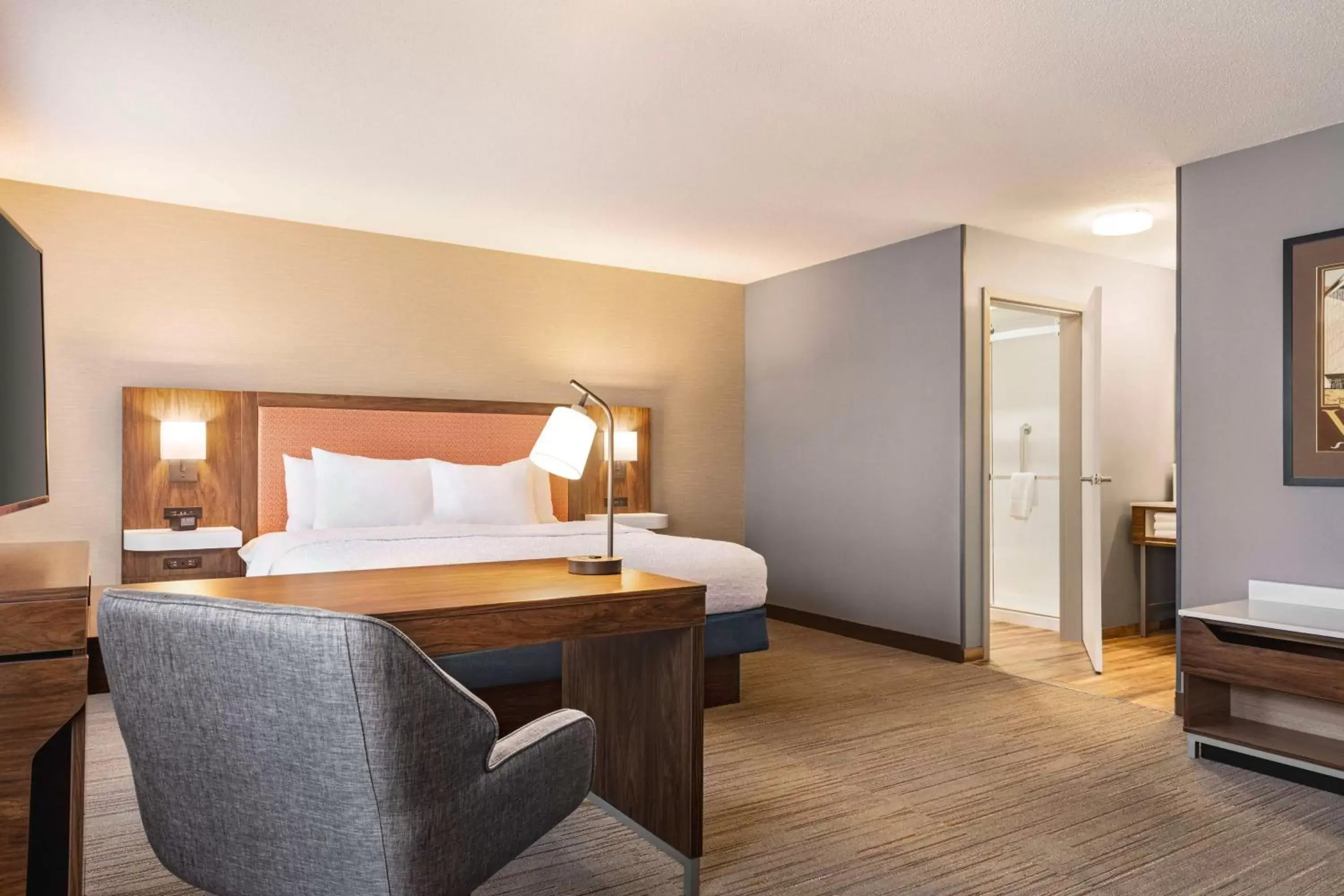 Bedroom, Bed in Hampton Inn & Suites Valparaiso