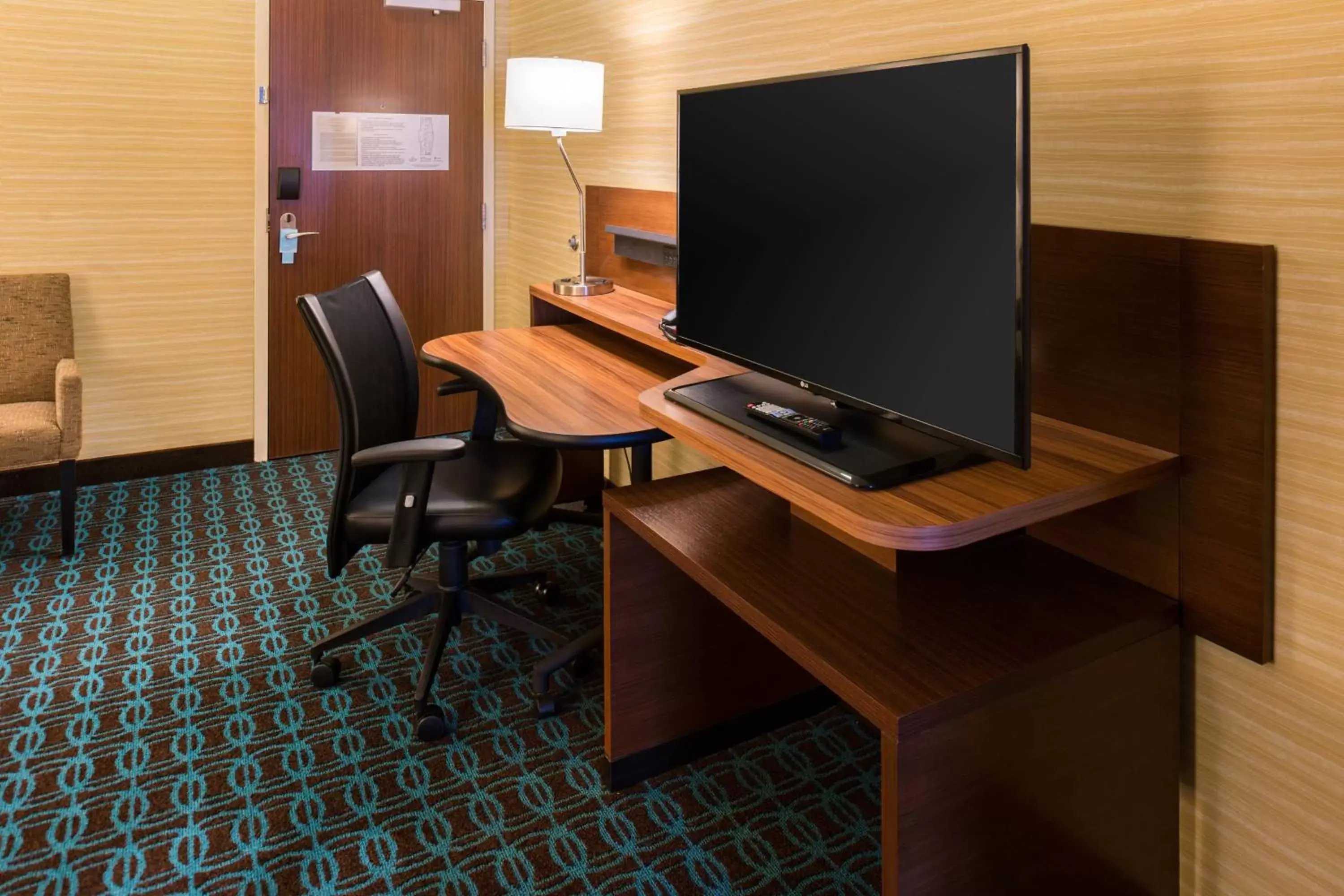 Bedroom, TV/Entertainment Center in Fairfield Inn & Suites by Marriott Olean