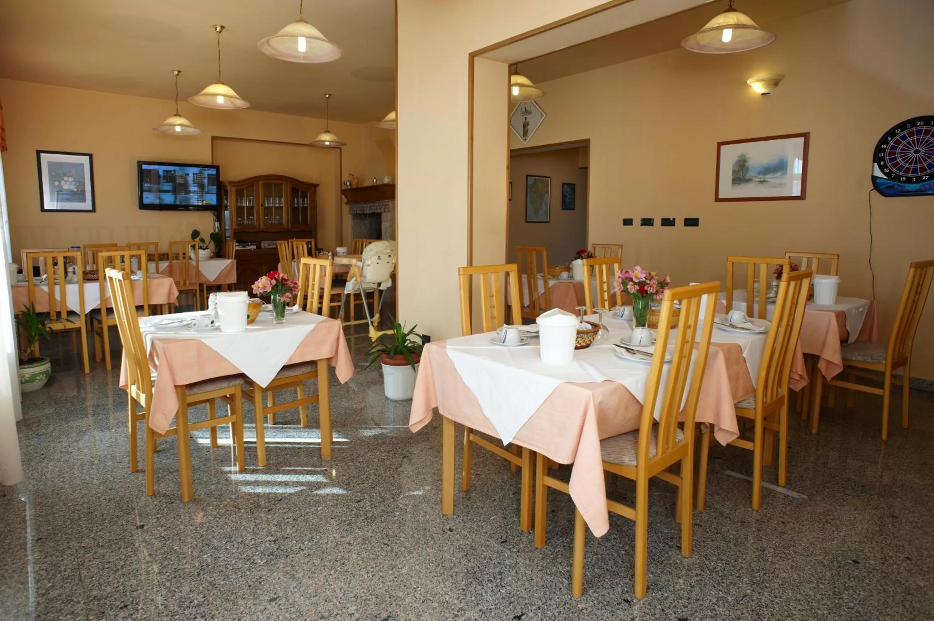 Restaurant/places to eat in Pansion Valbruna