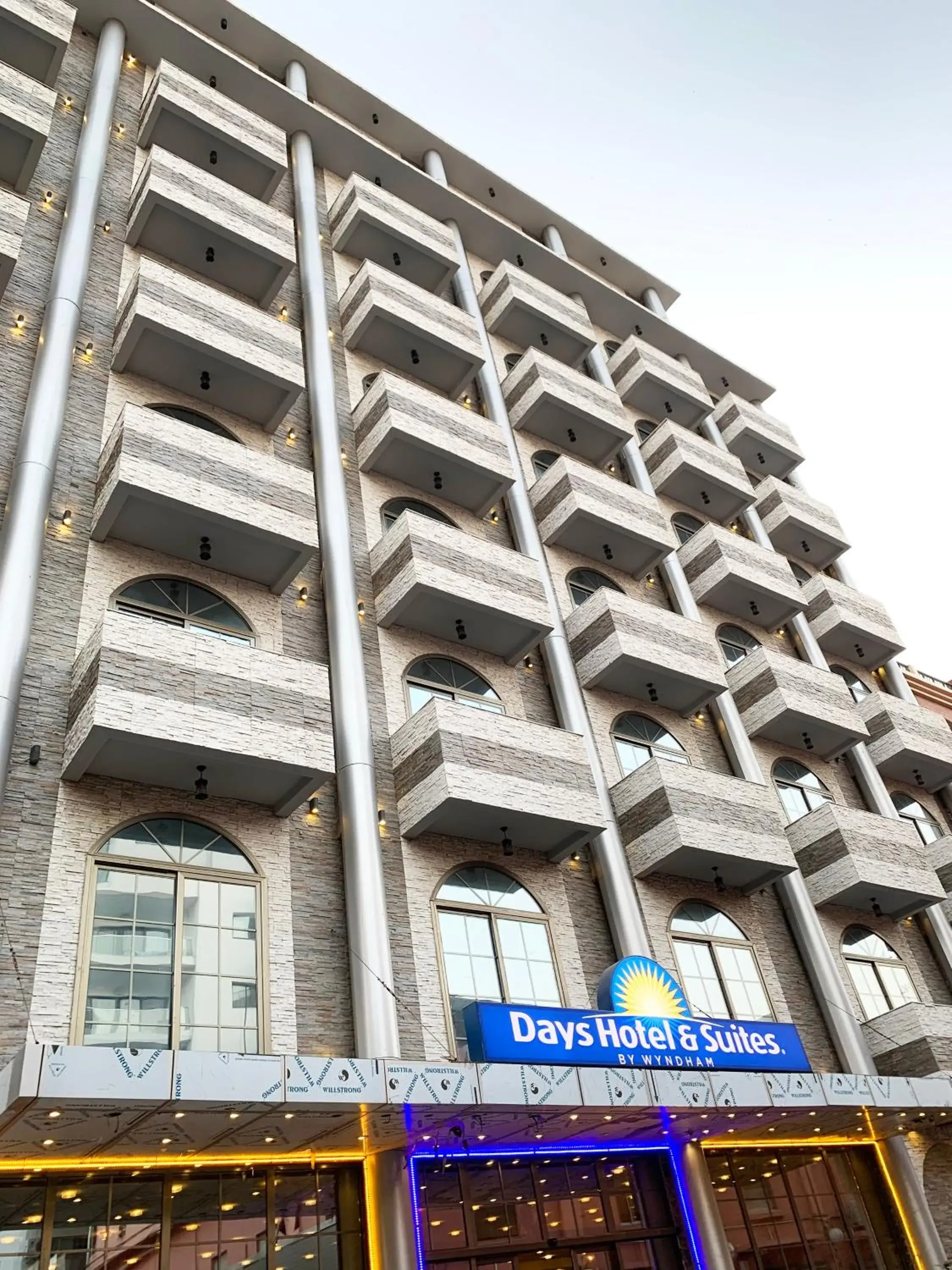 Property Building in Days Hotel & Suites by Wyndham Dakar