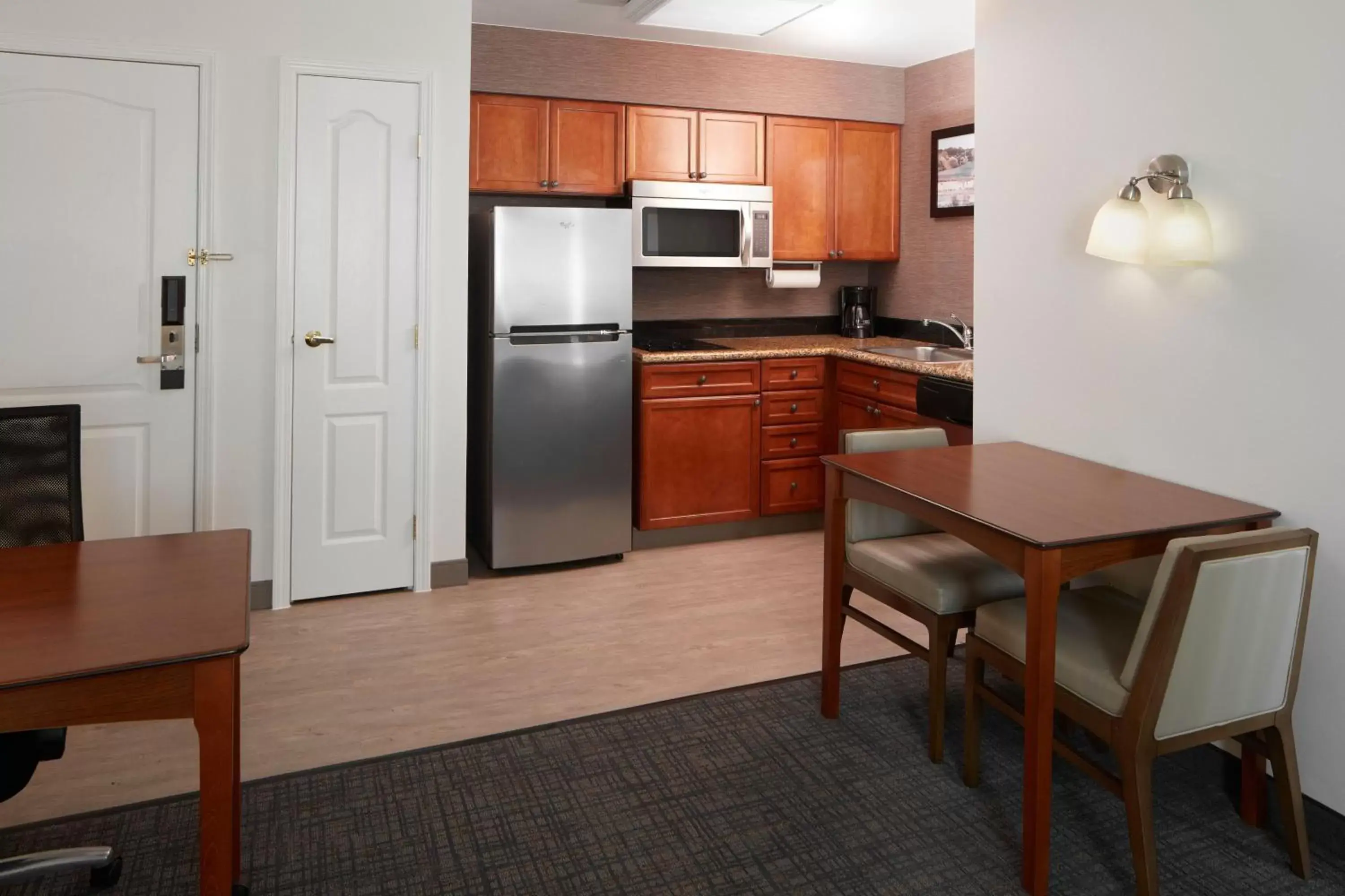 Bedroom, Kitchen/Kitchenette in Residence Inn Manassas Battlefield Park