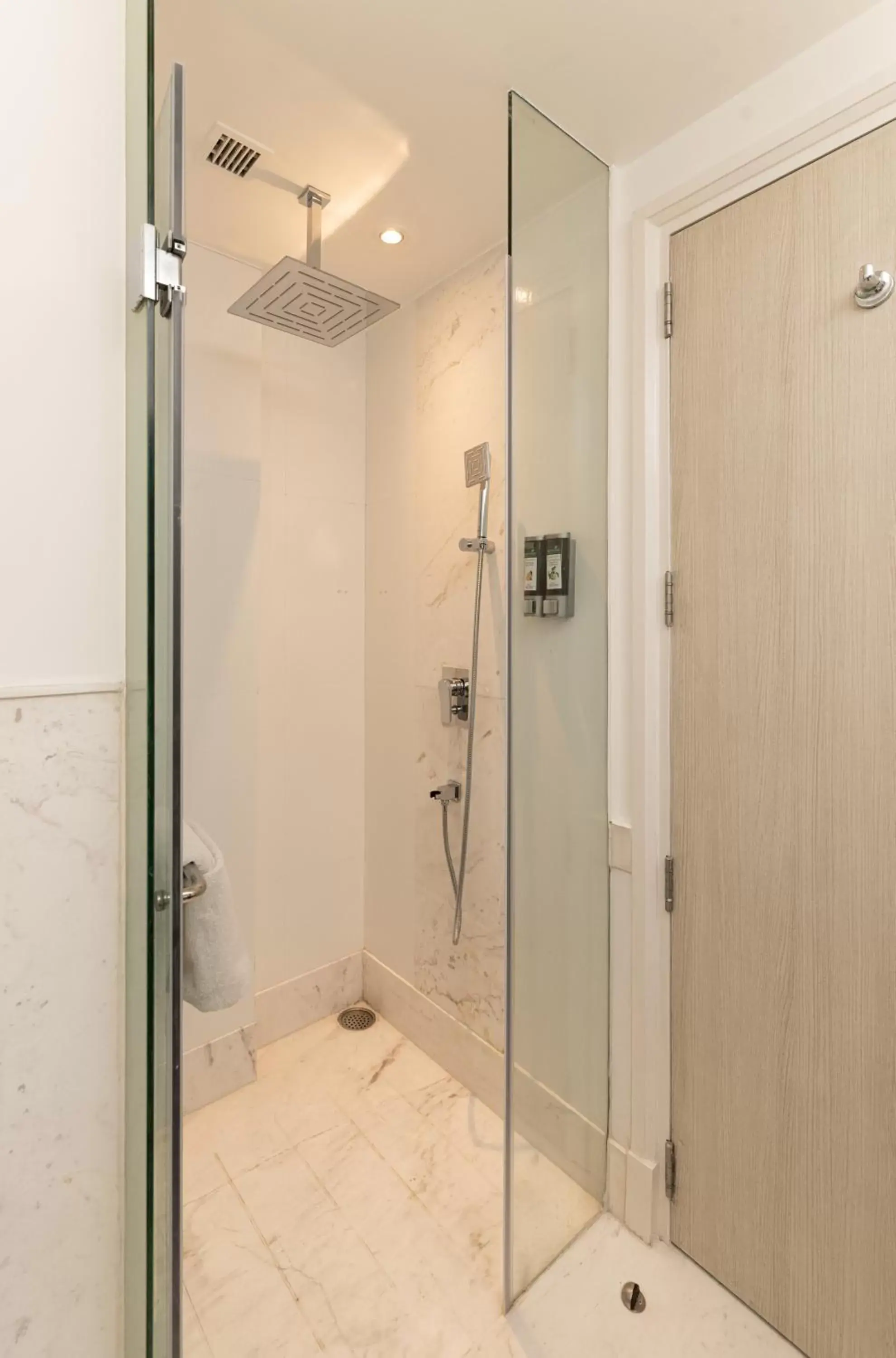 Shower, Bathroom in The Ashtan Sarovar Portico