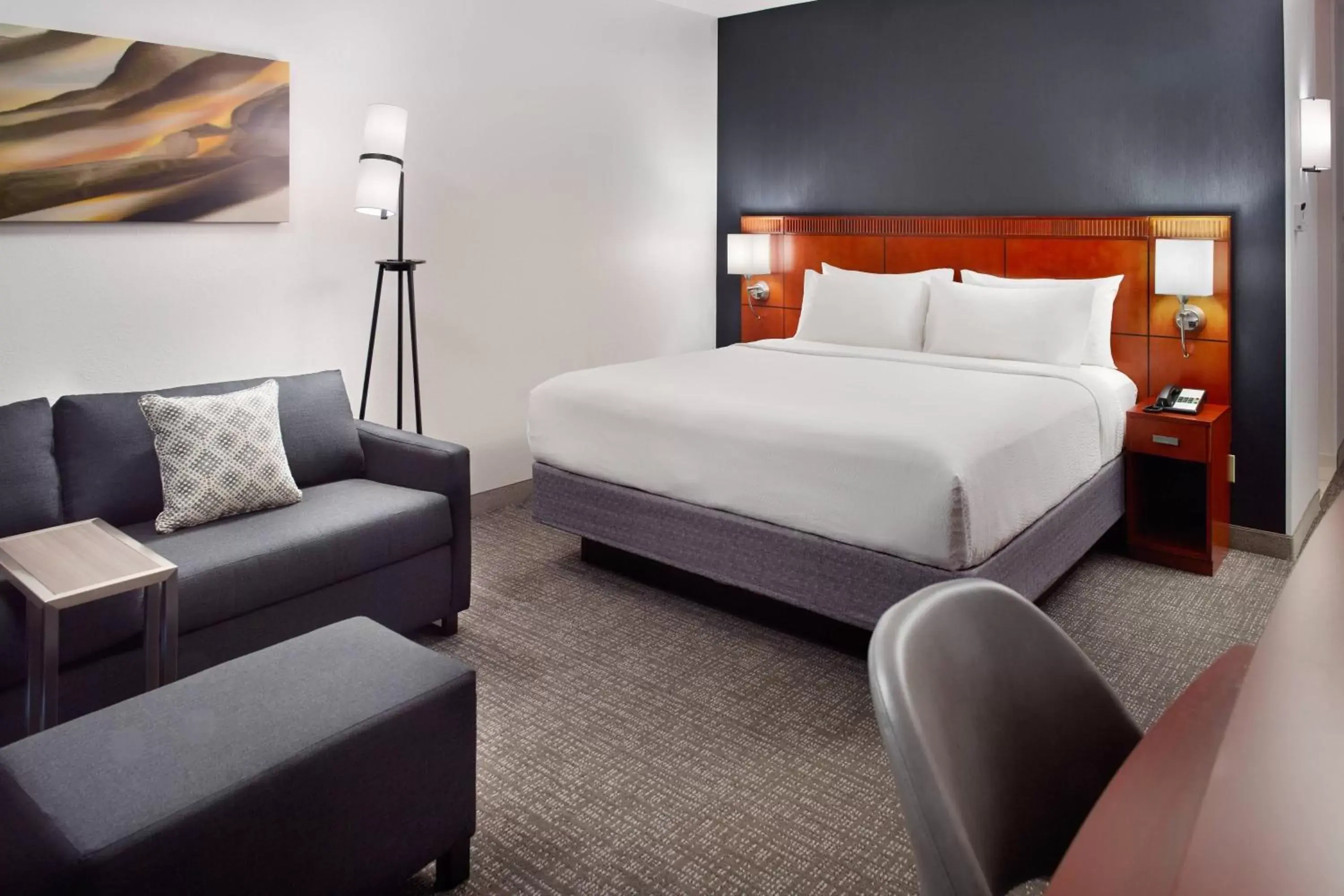 Photo of the whole room, Bed in Courtyard by Marriott Raleigh Midtown