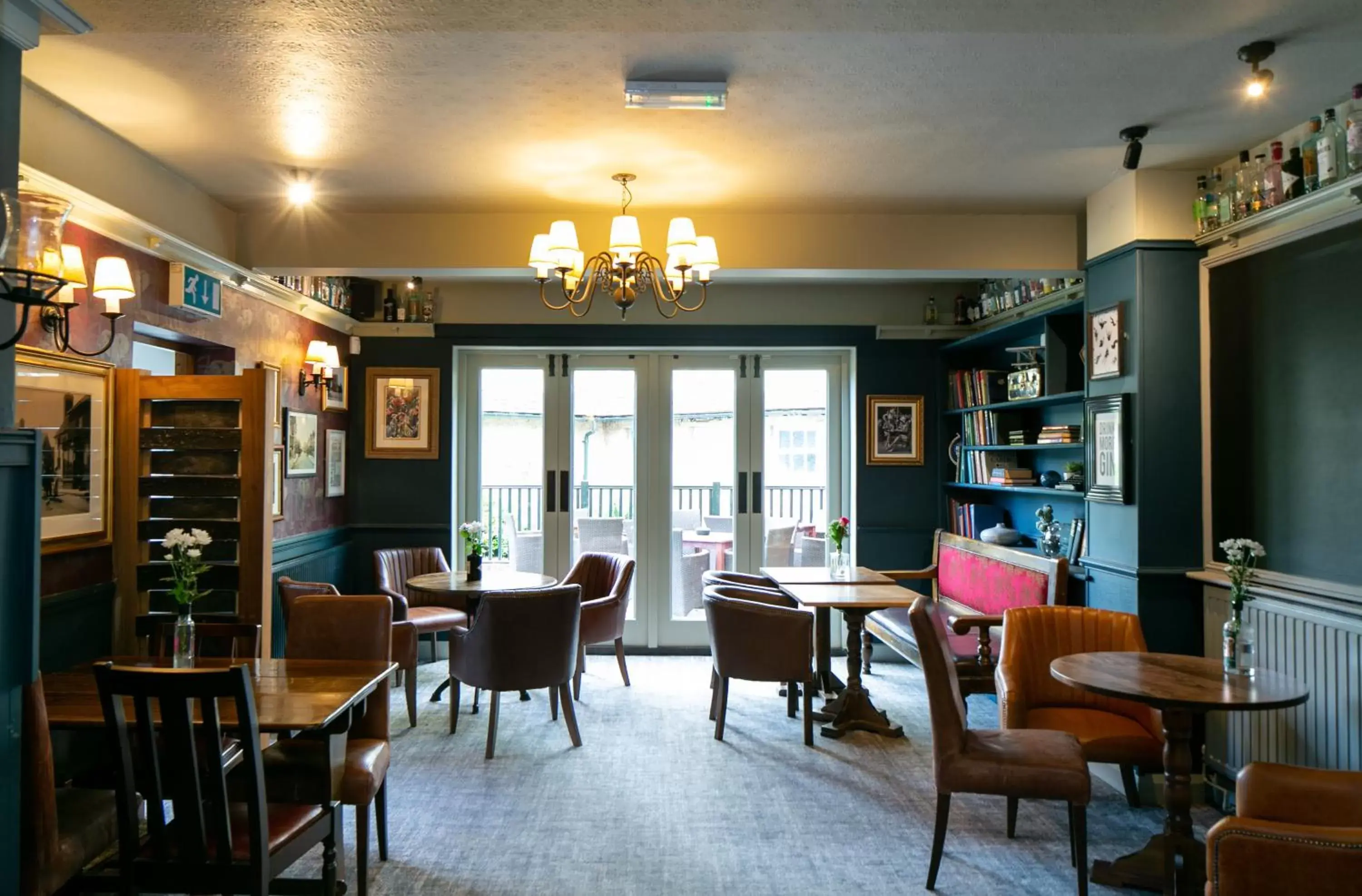 Lounge or bar, Restaurant/Places to Eat in The Cowdray Arms