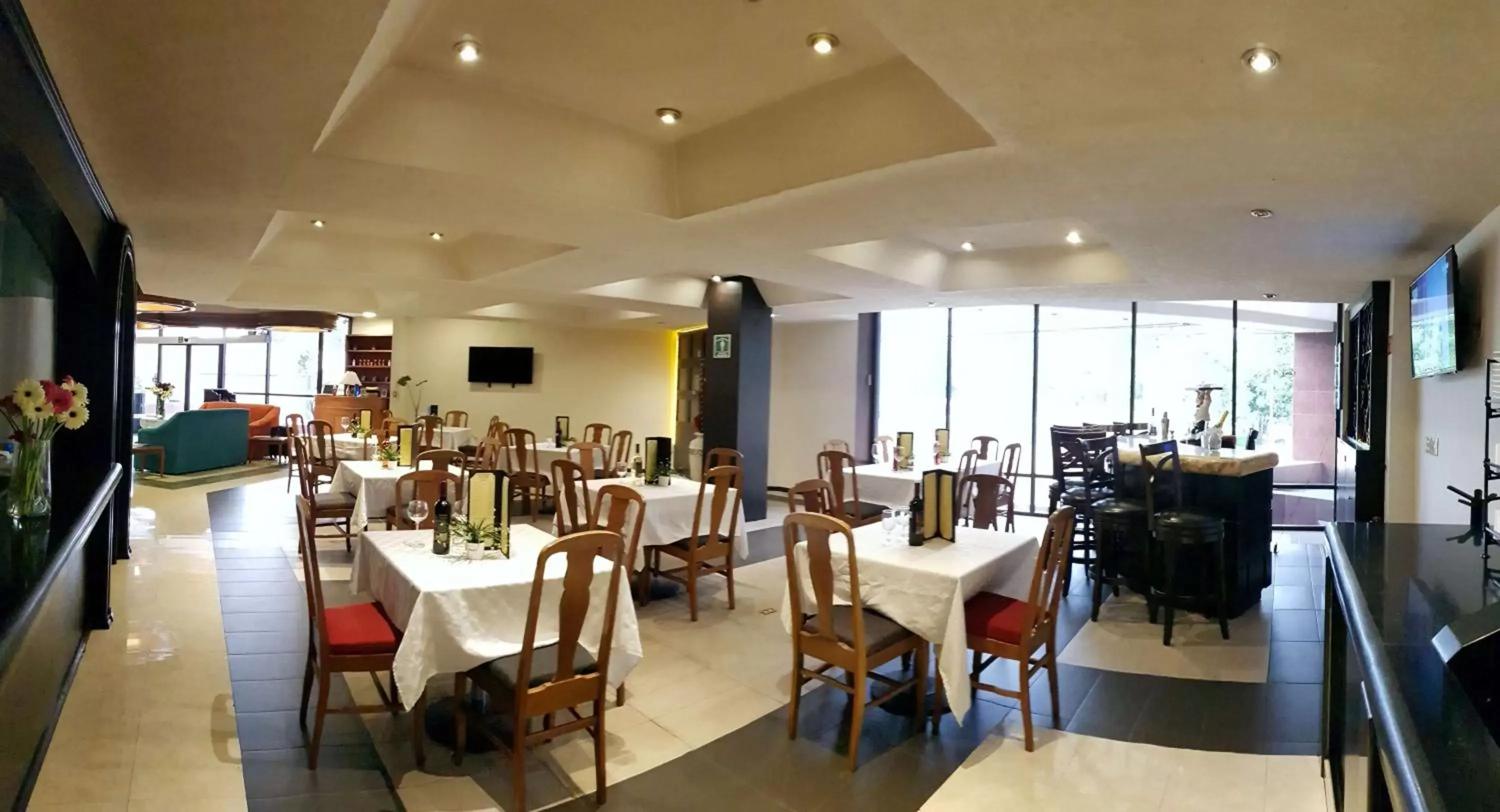 Restaurant/places to eat in Best Western Plus Gran Marques Restaurant/places to eat in Best Western Plus Gran Marques