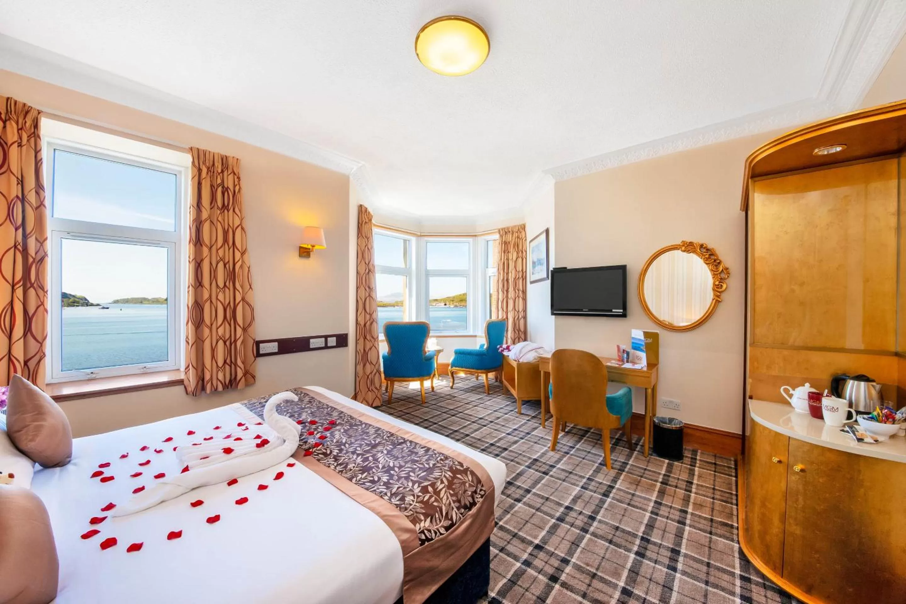 Coffee/tea facilities, Bed in Muthu Alexandra Hotel