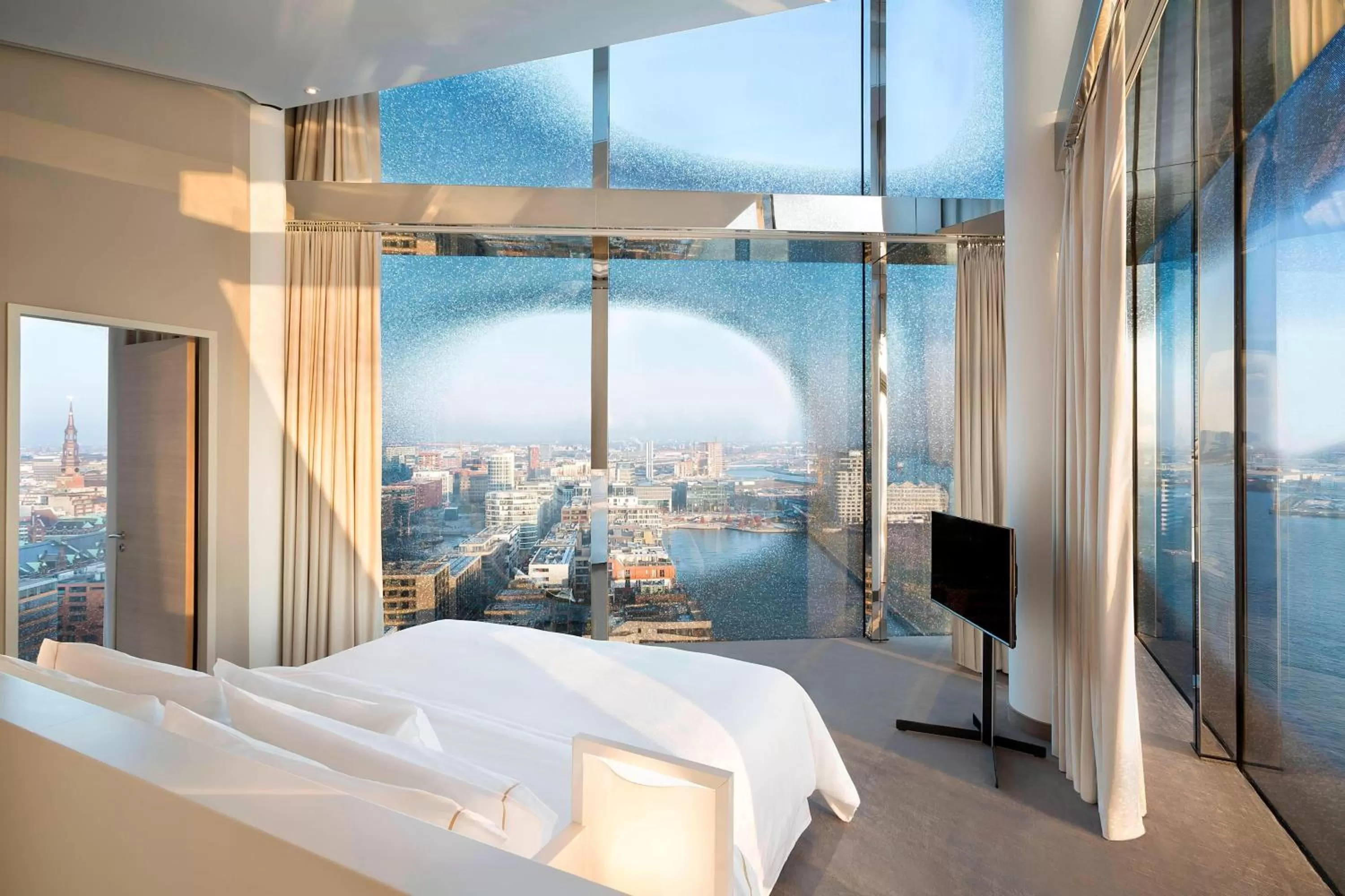 Bedroom, Bed in The Westin Hamburg Elbphilharmonie