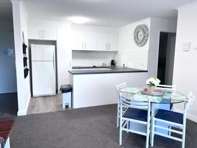 Dining Area in River Plaza Apartments