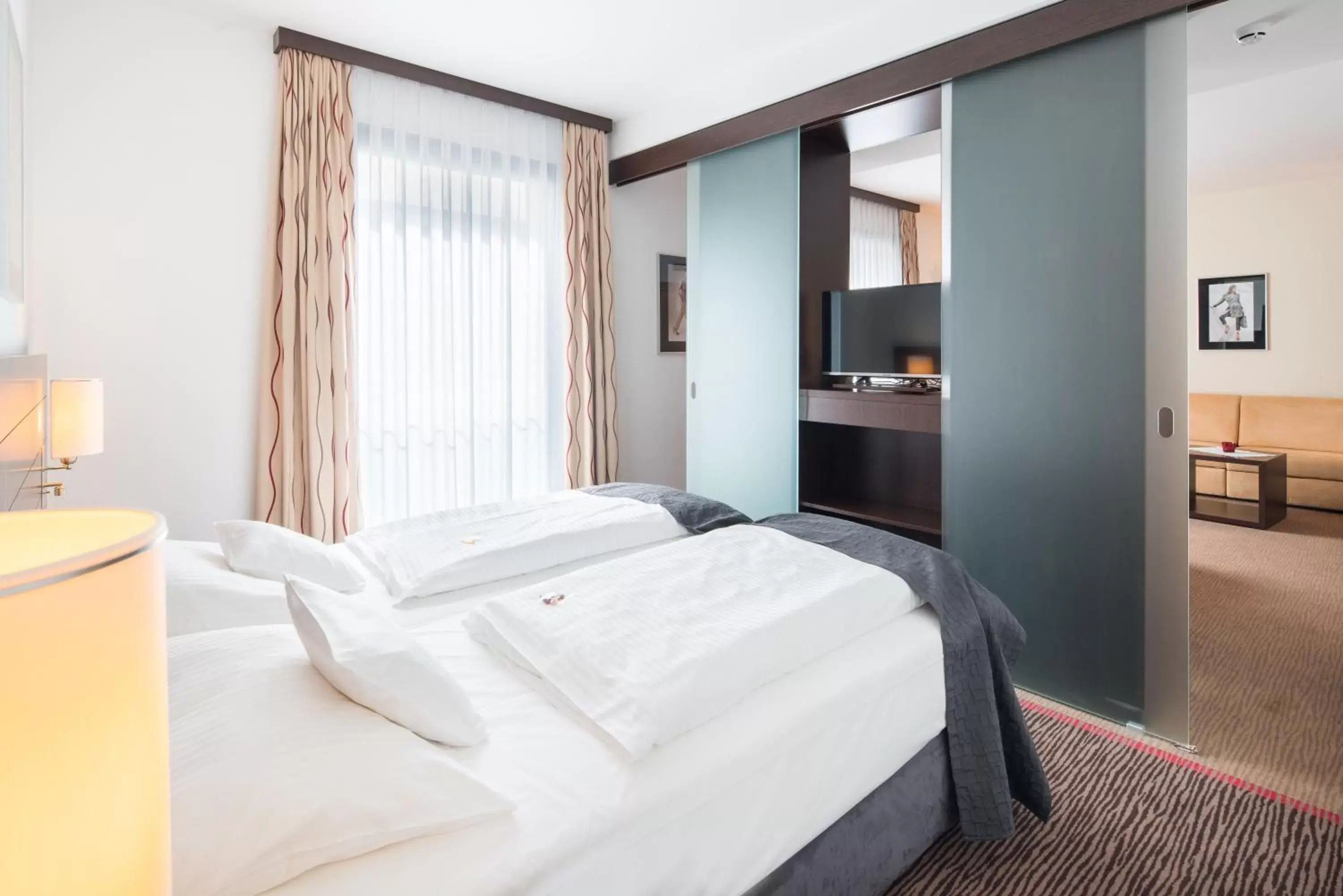 Property building, Bed in Best Western Plus Hotel Ostertor