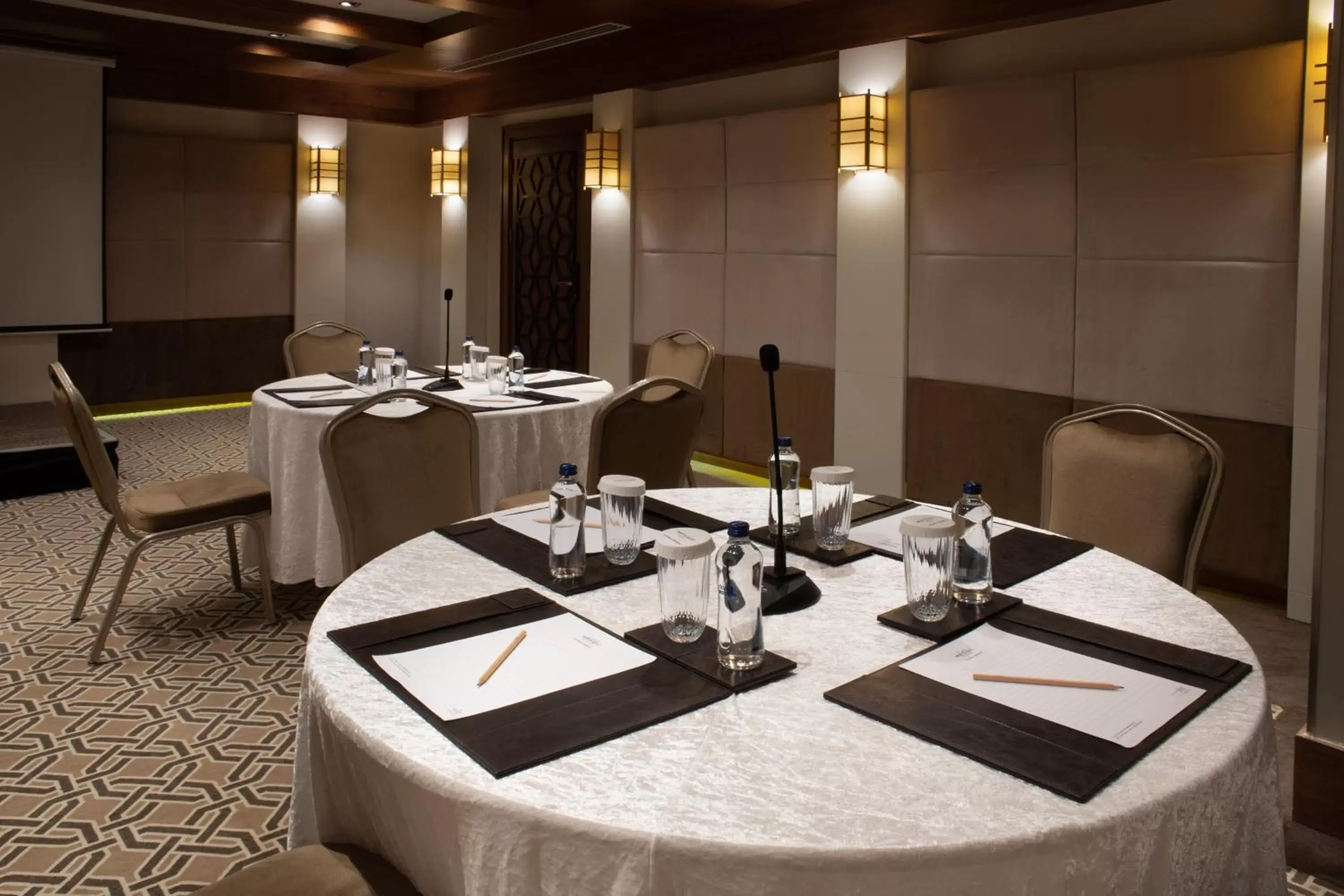 Meeting/conference room, Restaurant/Places to Eat in Mercure Istanbul Bomonti
