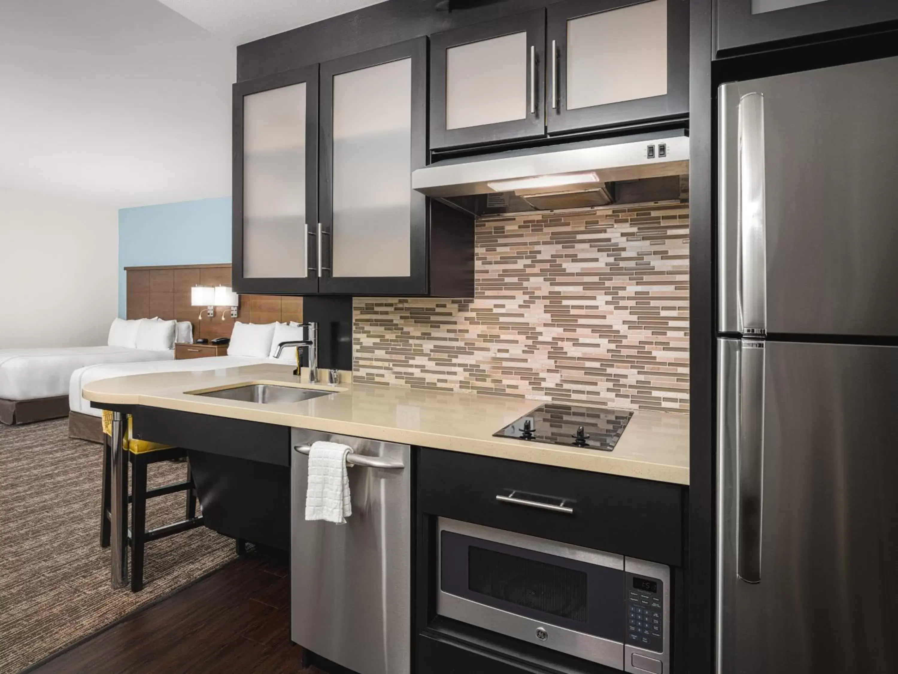 Bedroom, Kitchen/Kitchenette in Staybridge Suites Seattle - South Lake Union, an IHG Hotel