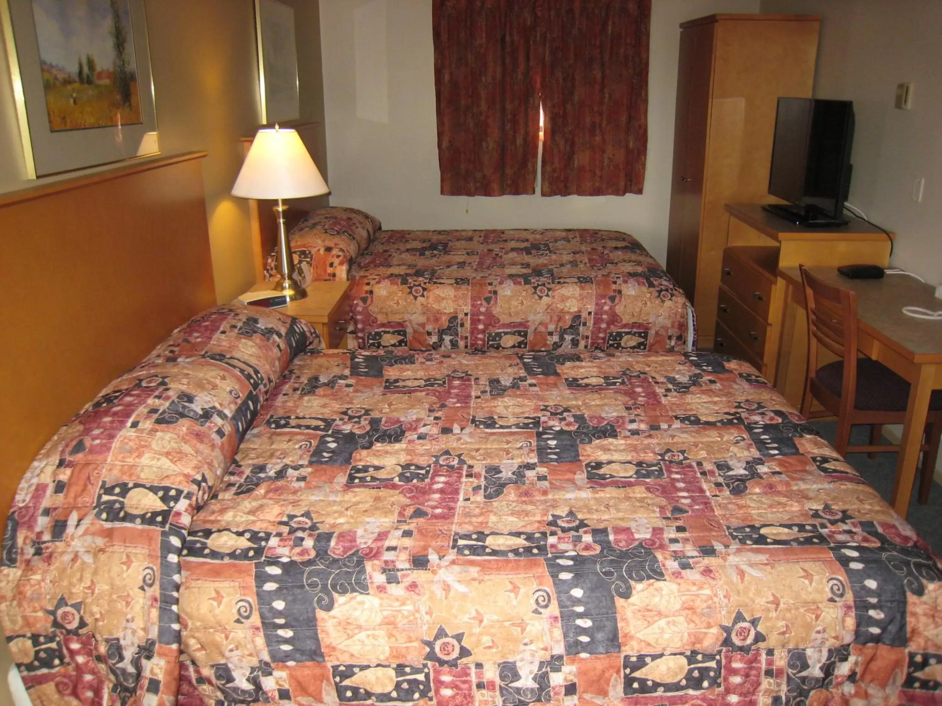 Standard Queen Room with Two Queen Beds - Non-Smoking in Canadas Best Value Inn & Suites-Vernon