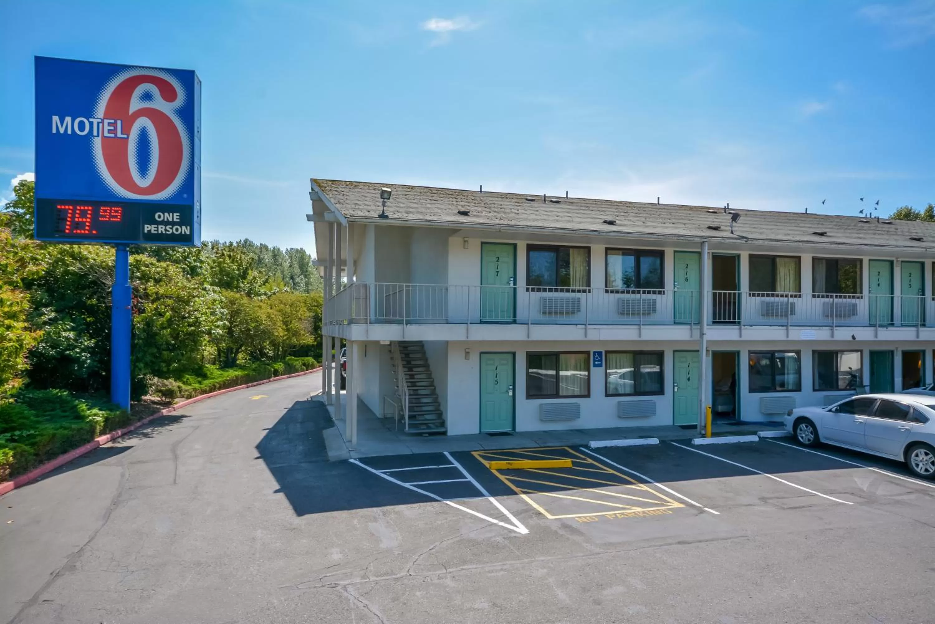 Property building in Motel 6-Bellingham, WA