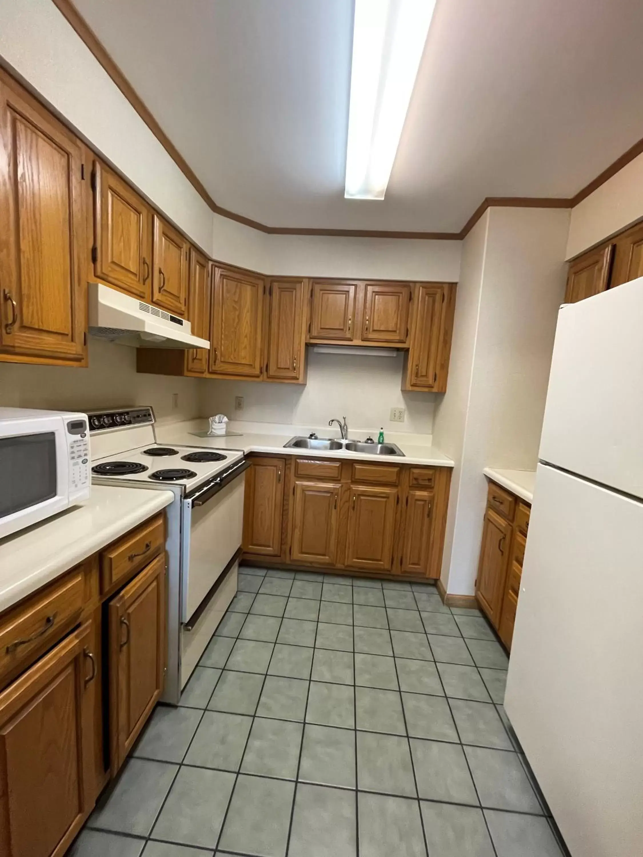 Kitchen/Kitchenette in Mohican Resort Motel, Conveniently located to all Adirondack attractions