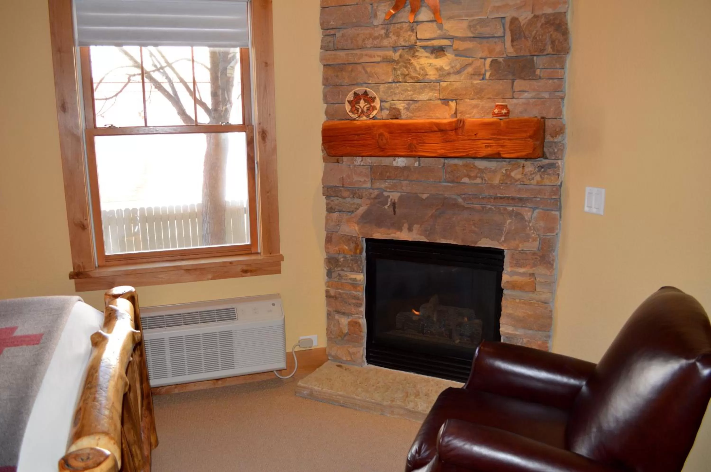 Bedroom, TV/Entertainment Center in Niwot Inn & Spa