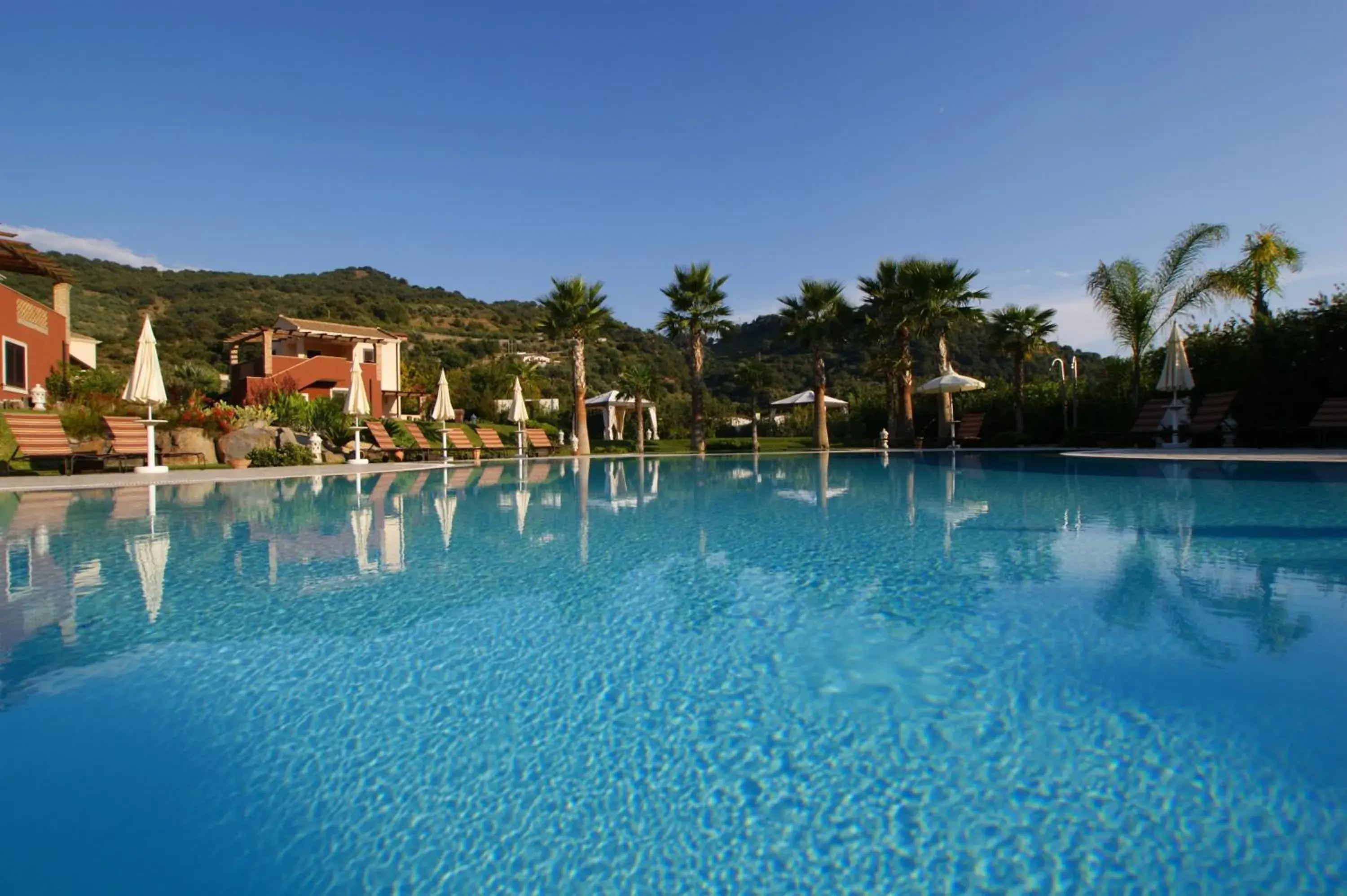 Property building, Swimming Pool in Alcantara Resort di Charme