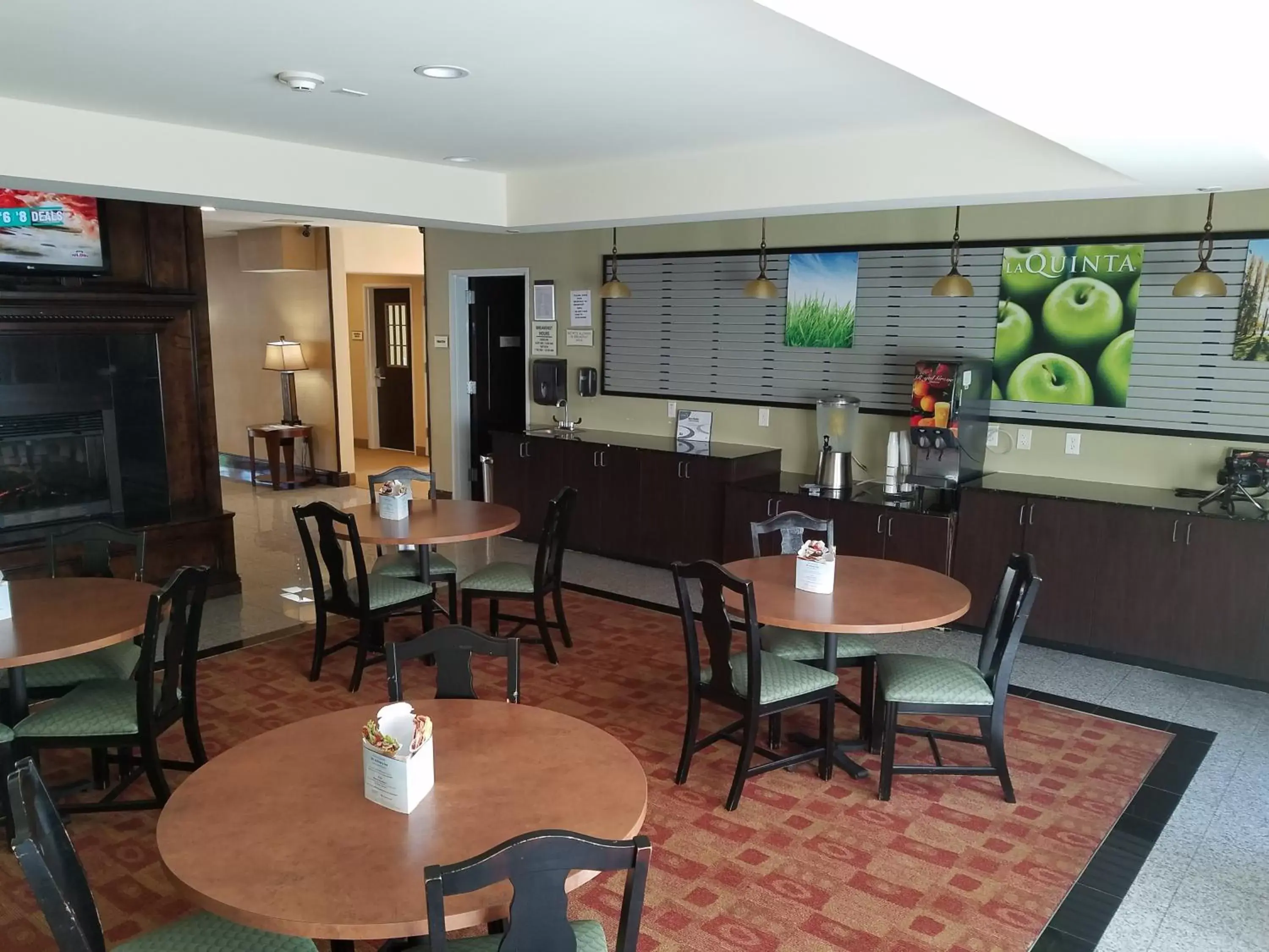 Lounge or bar, Restaurant/Places to Eat in La Quinta by Wyndham Atlanta Union City